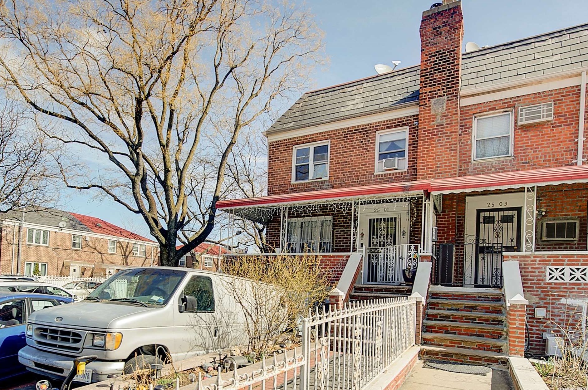 25-01 86th St, Flushing, NY 11369-1028