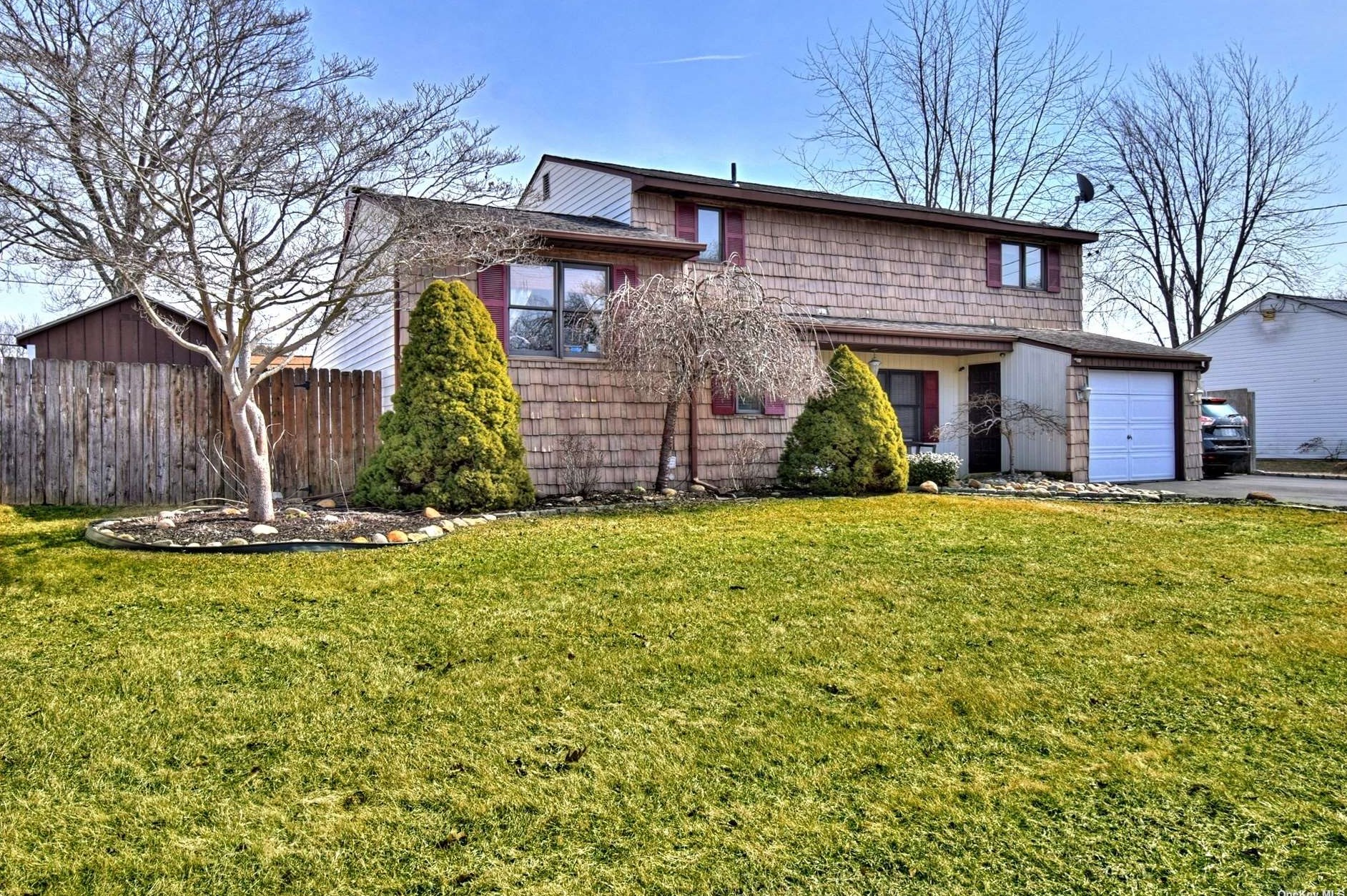79 Riviera Dr, Selden, NY 11784-1767
