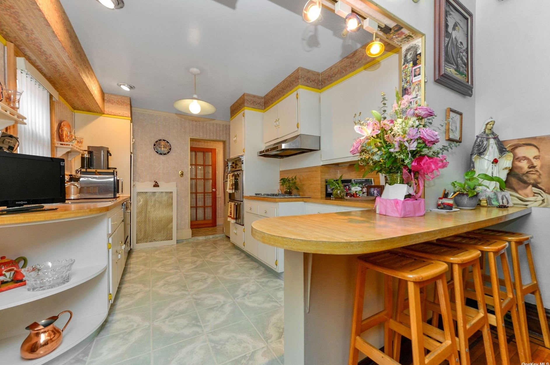 147-42 Elm Ave, Flushing NY 11355-1705 exterior