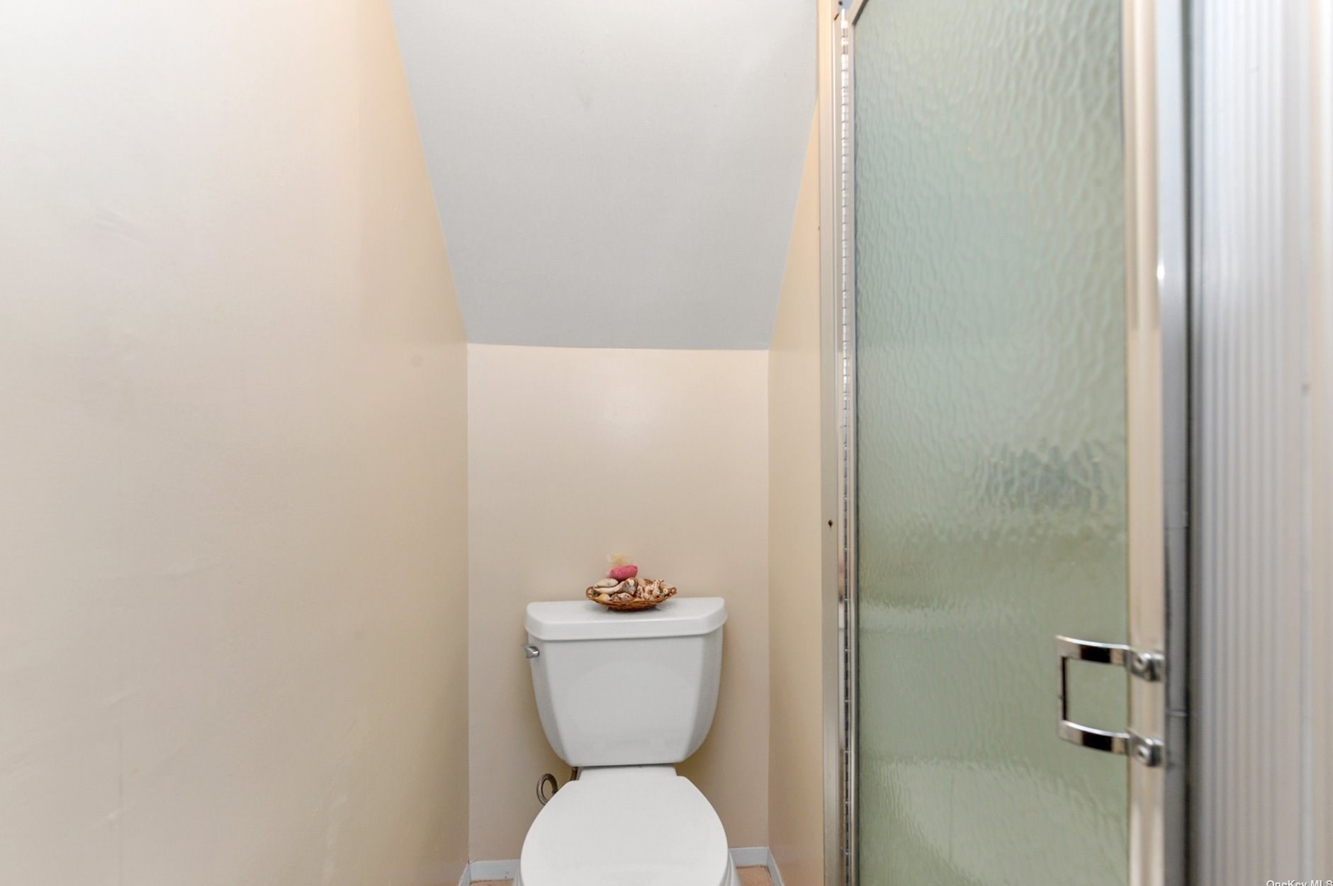 147-42 Elm Ave, Flushing NY 11355-1705 exterior