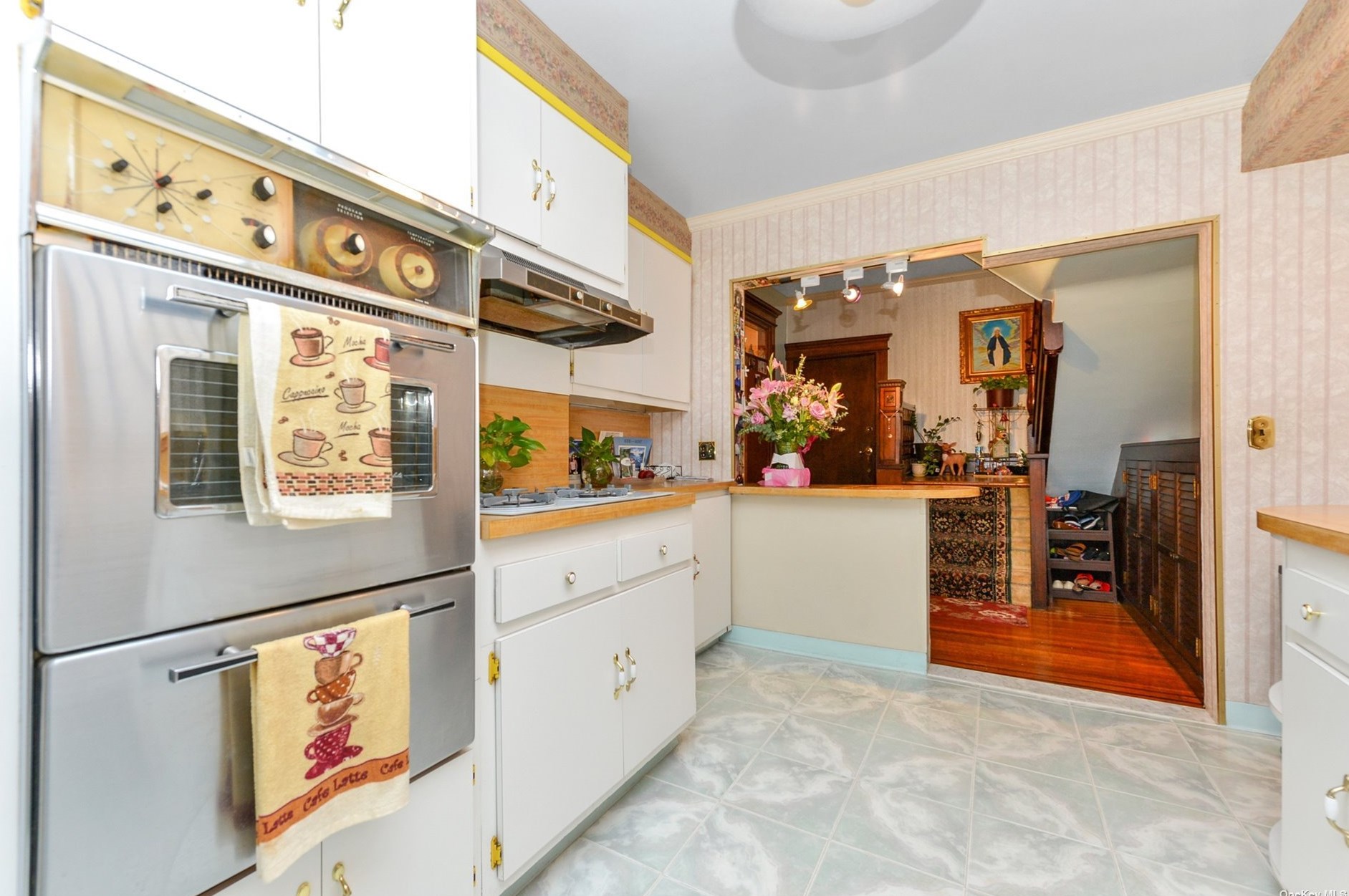 147-42 Elm Ave, Flushing NY 11355-1705 exterior