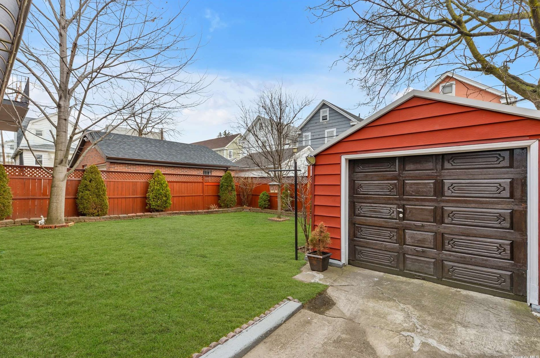 147-42 Elm Ave, Flushing NY 11355-1705 exterior