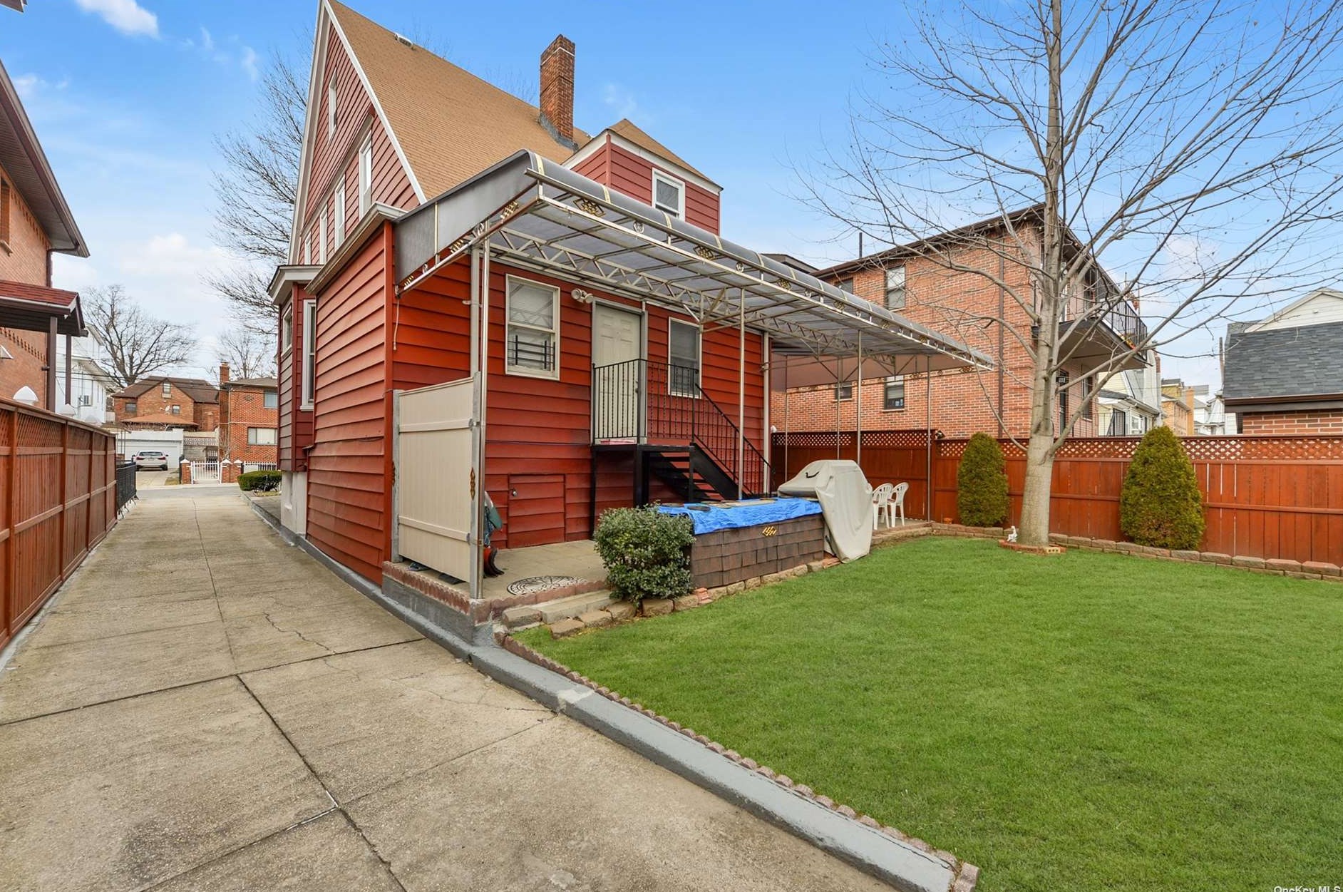 147-42 Elm Ave, Flushing NY 11355-1705 exterior