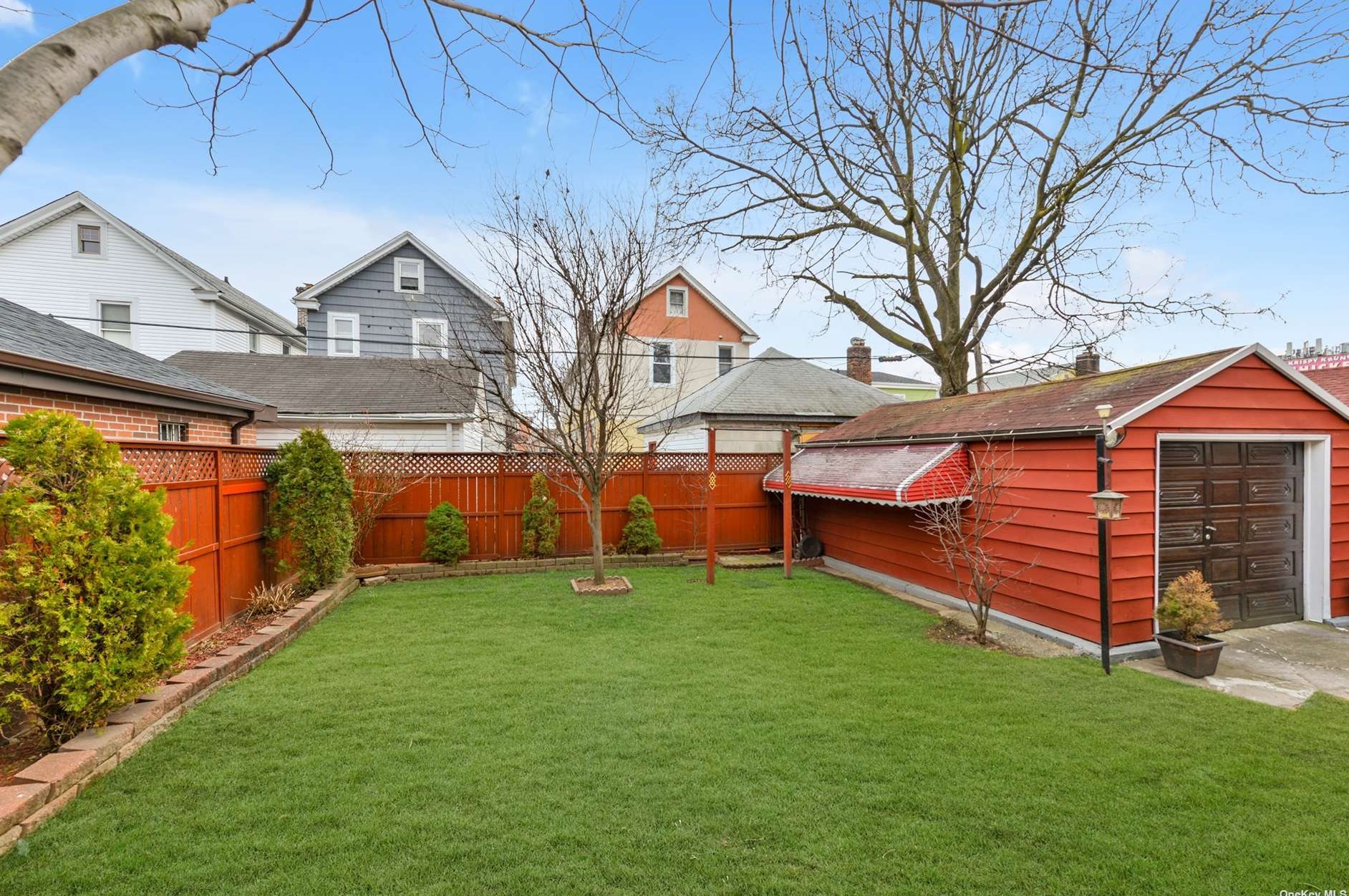 147-42 Elm Ave, Flushing NY 11355-1705 exterior