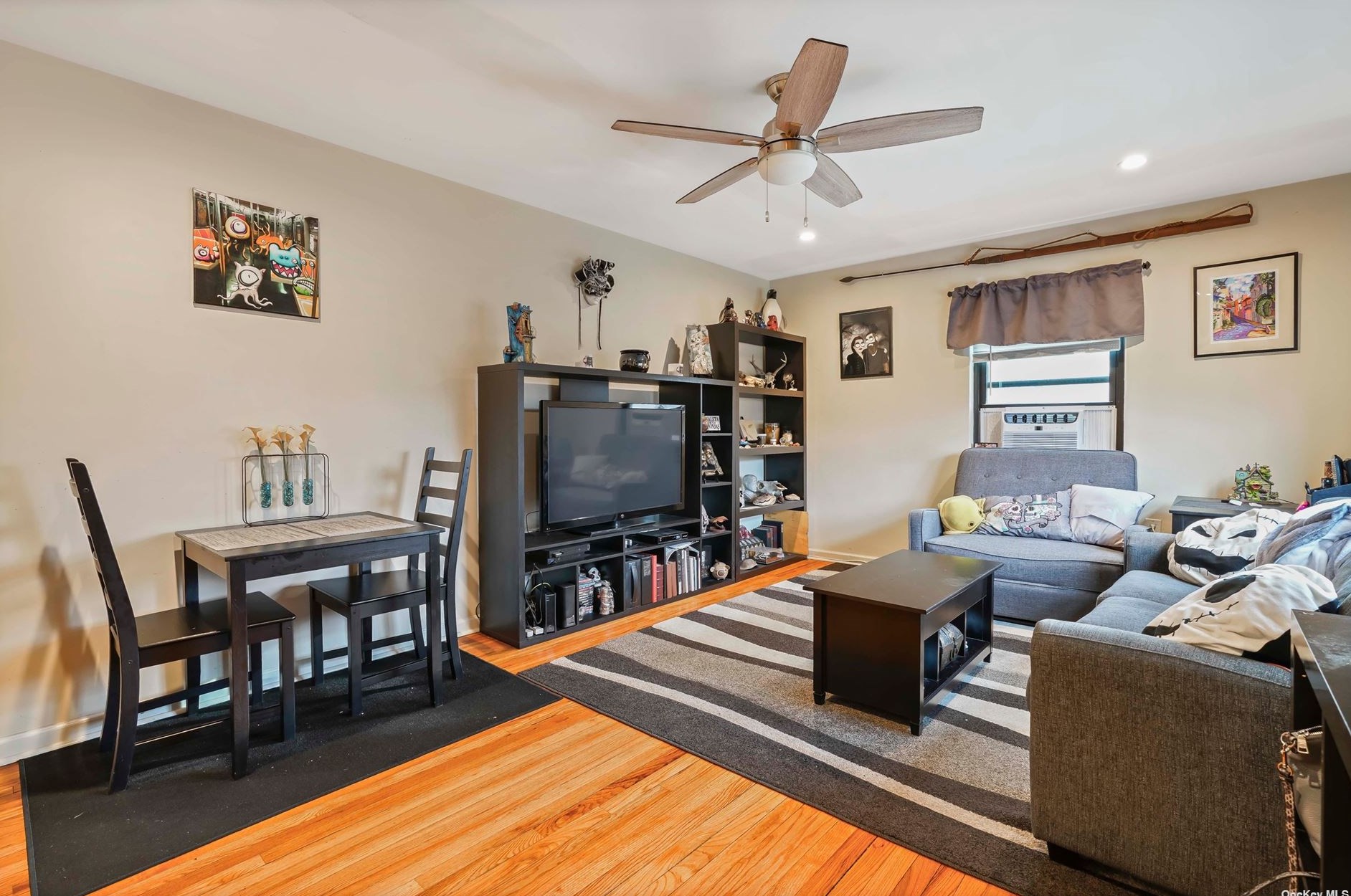 73-33 220th St, Flushing, NY 11364-2345