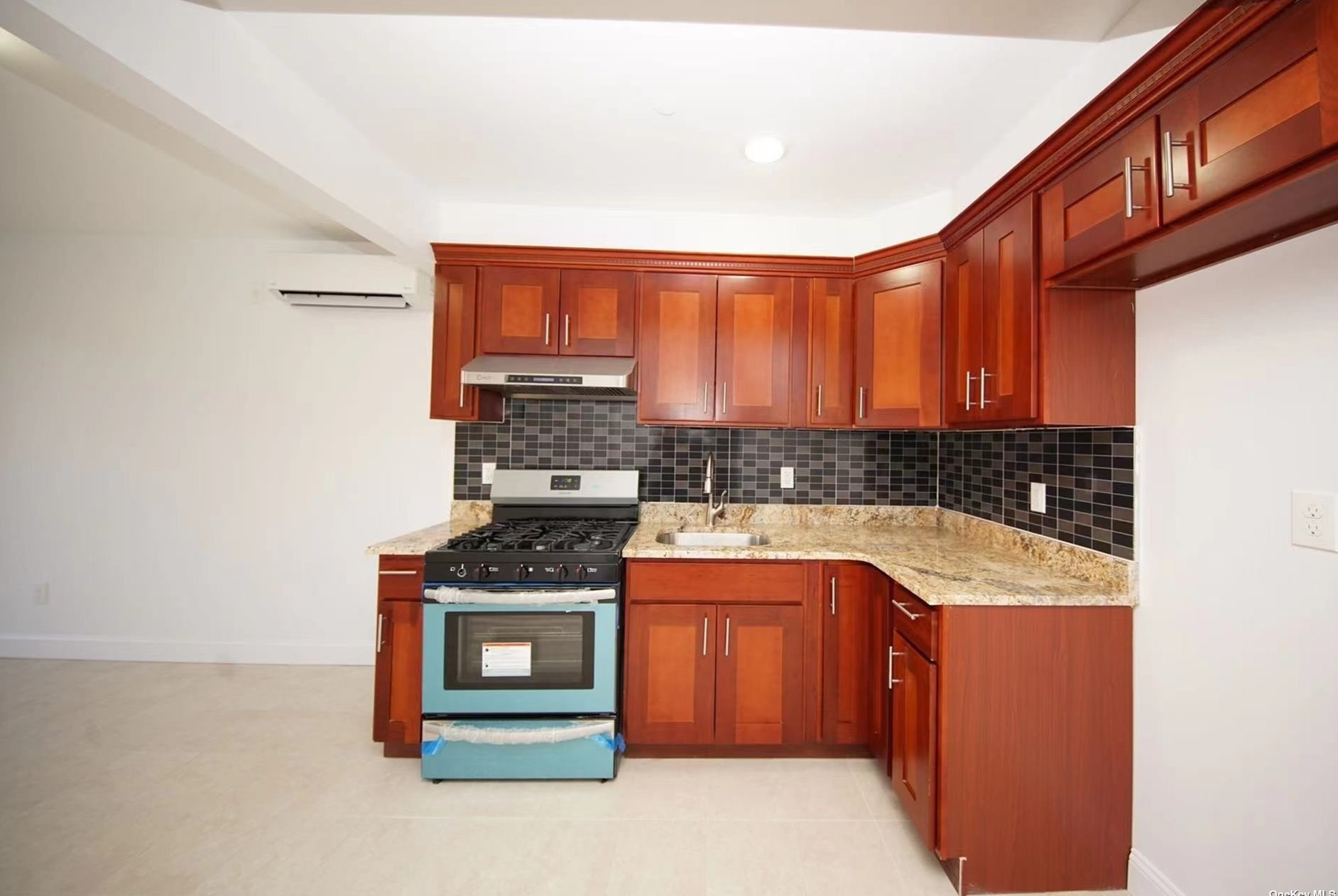 3063 31st St #405, Long Island City, NY 11102