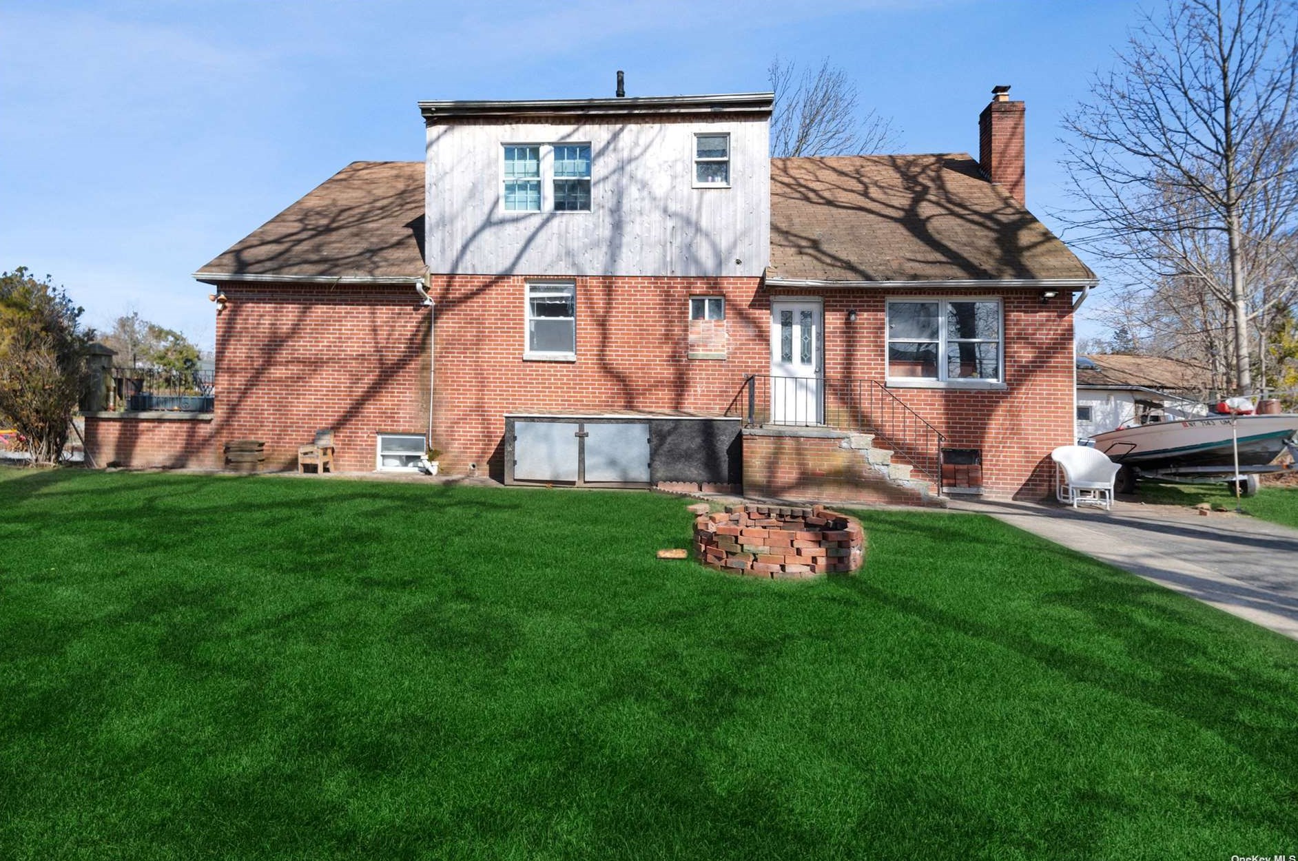 1 Sorrel Dr, Smith Point NY  11967-4233 exterior