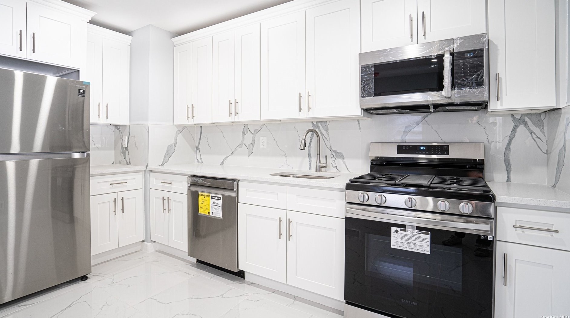 64 Samuel St, Hauppauge, NY 11779-4329