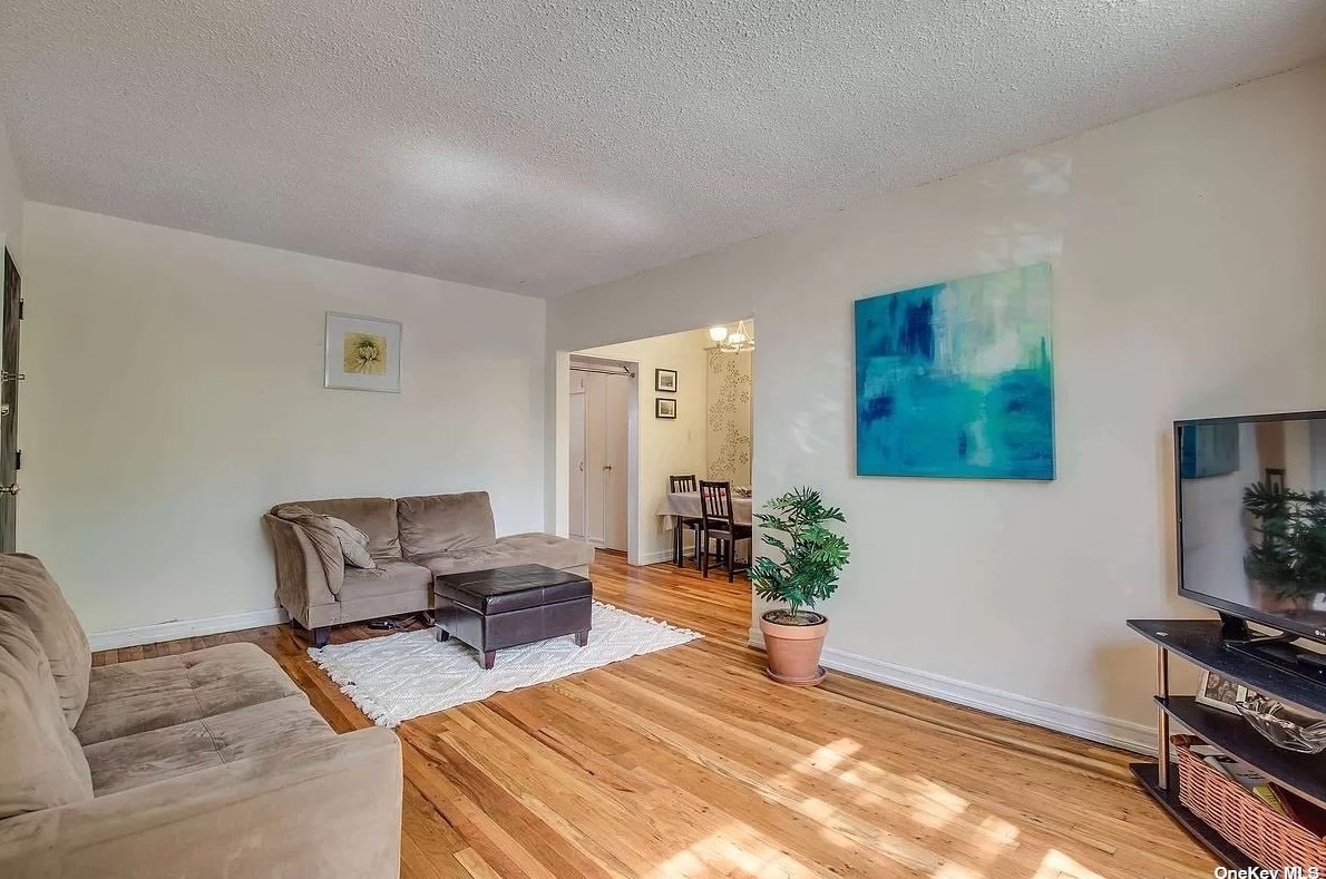 7009 Park Dr, Flushing, NY 11367-1951