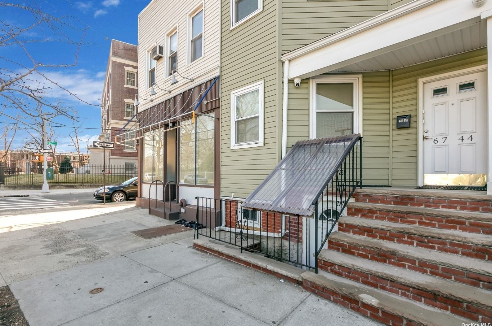 67-44 80th St, Flushing, NY 11379-1318