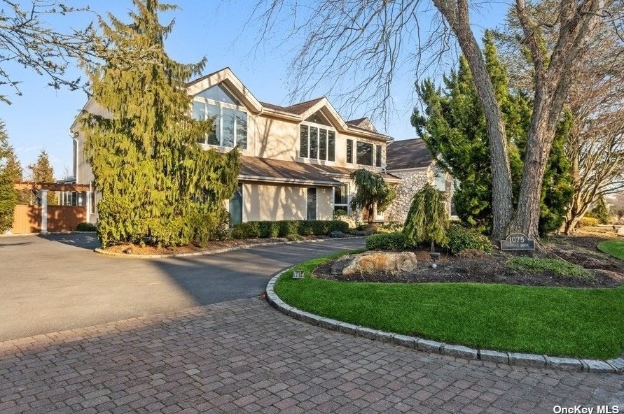 1075 Seawane Dr, Hewlett, NY 11557-2605