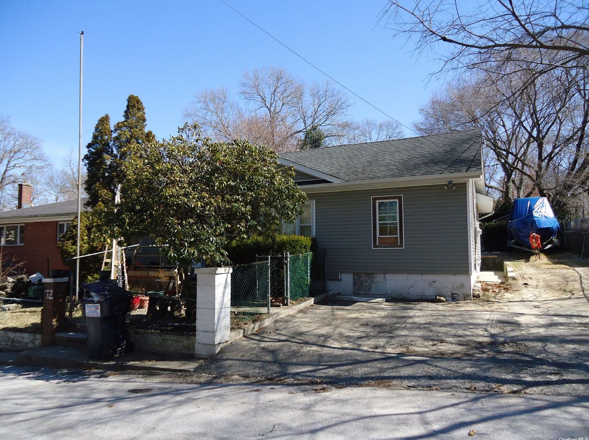 72 Maple Ave, Northampton, NY 11901-4230