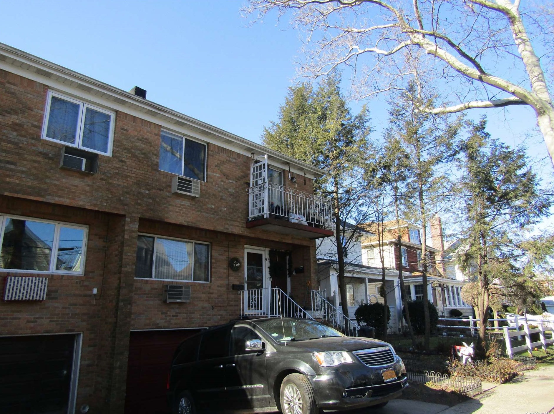 932 118th St, Flushing, NY 11356-1557