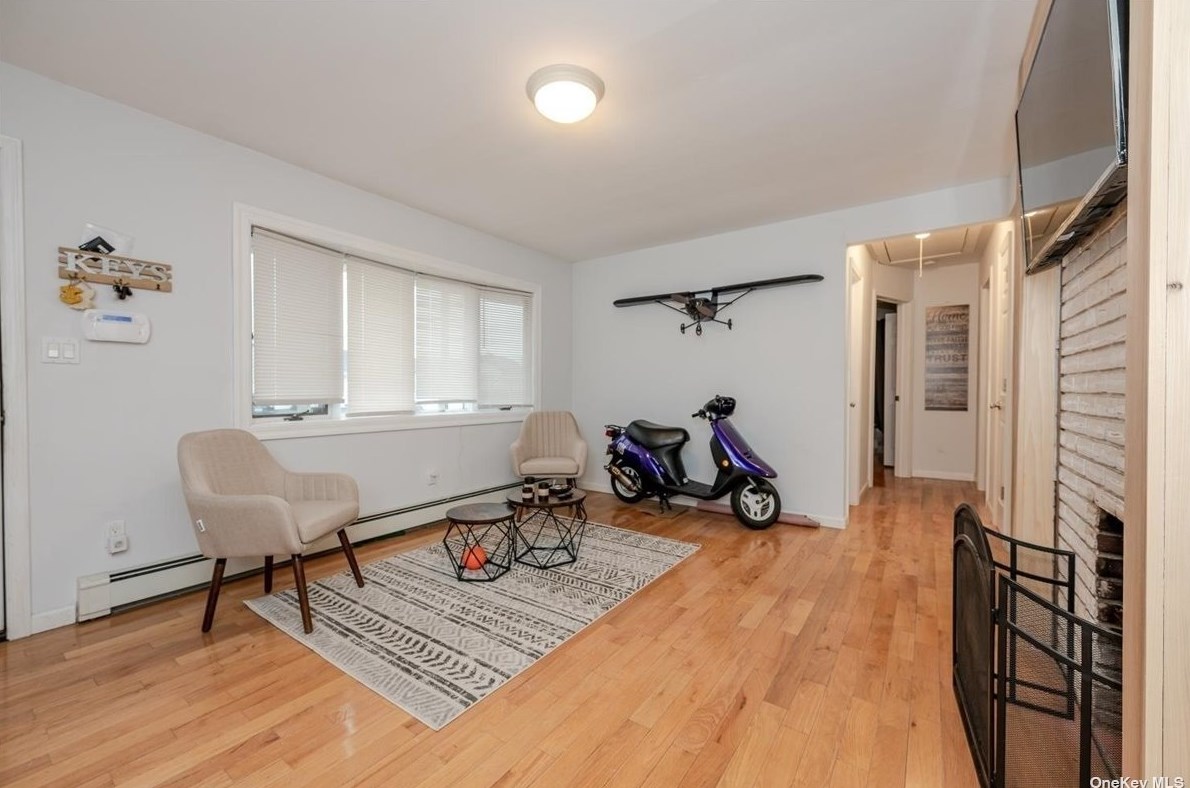 47 Grant St, Freeport, NY 11520-6247