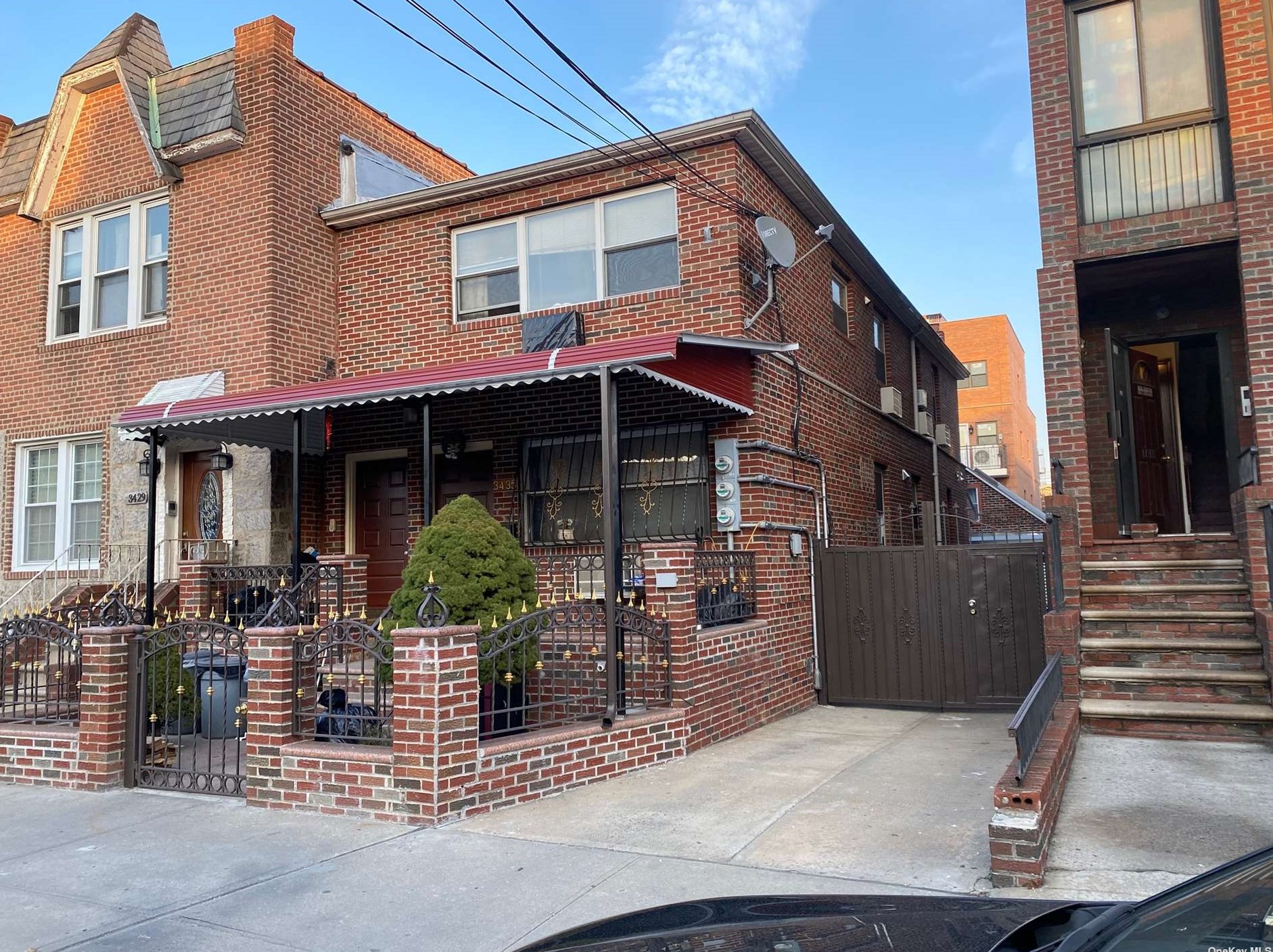 34-35 58th St, Flushing, NY 11377-1219