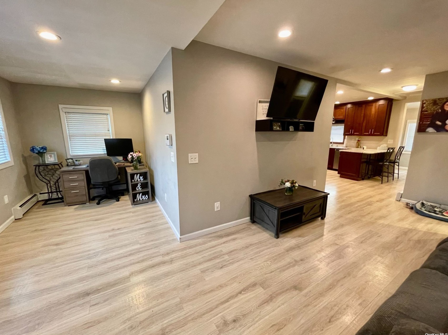 70 Pine Neck Ave, Canaan Lake, NY 11772-5728