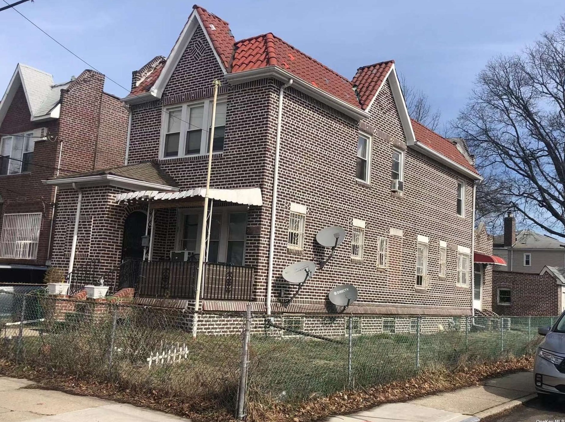 50-51 206th St, Flushing, NY 11364-1348