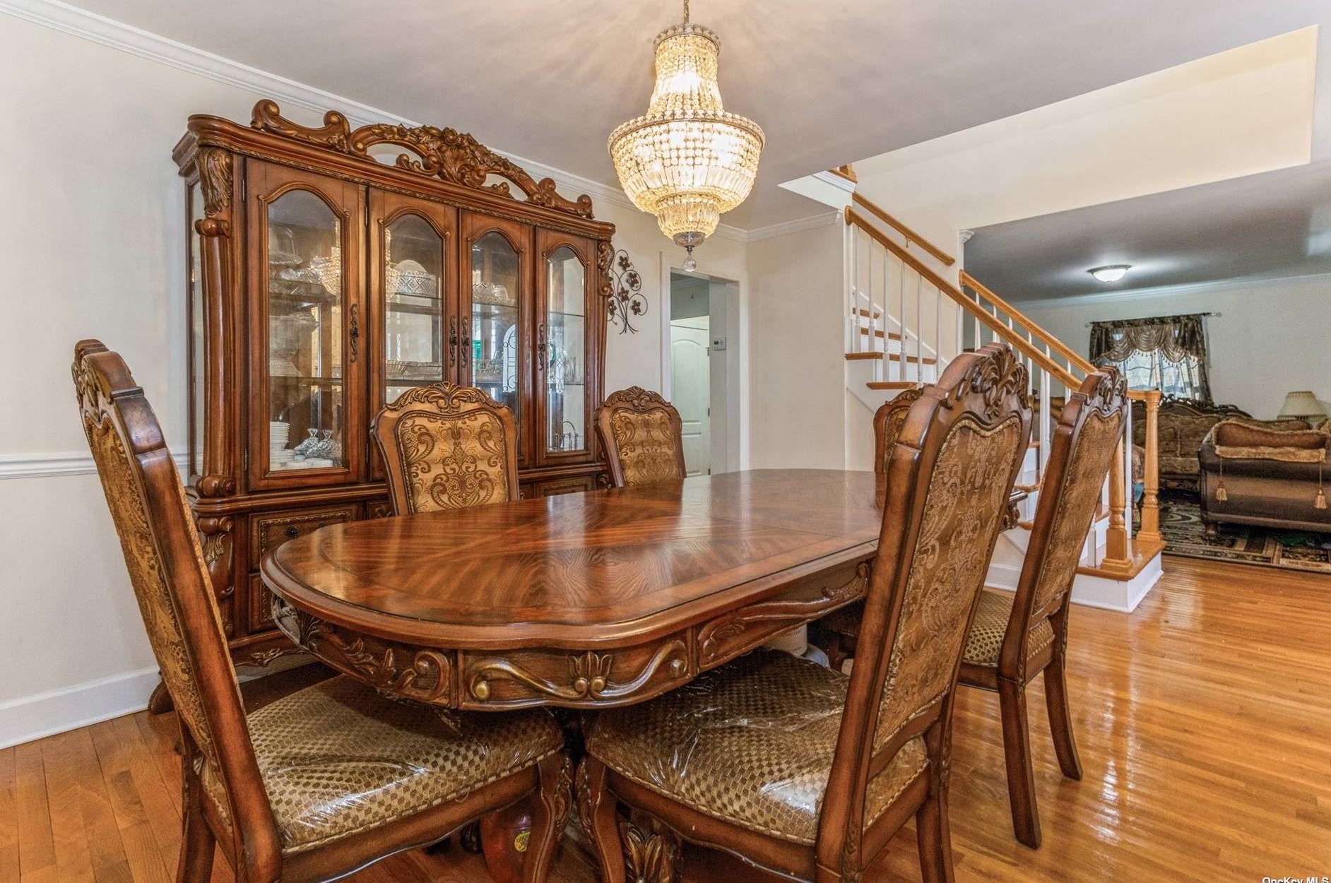 675 4th Pl, Garden City, NY 11530-5207