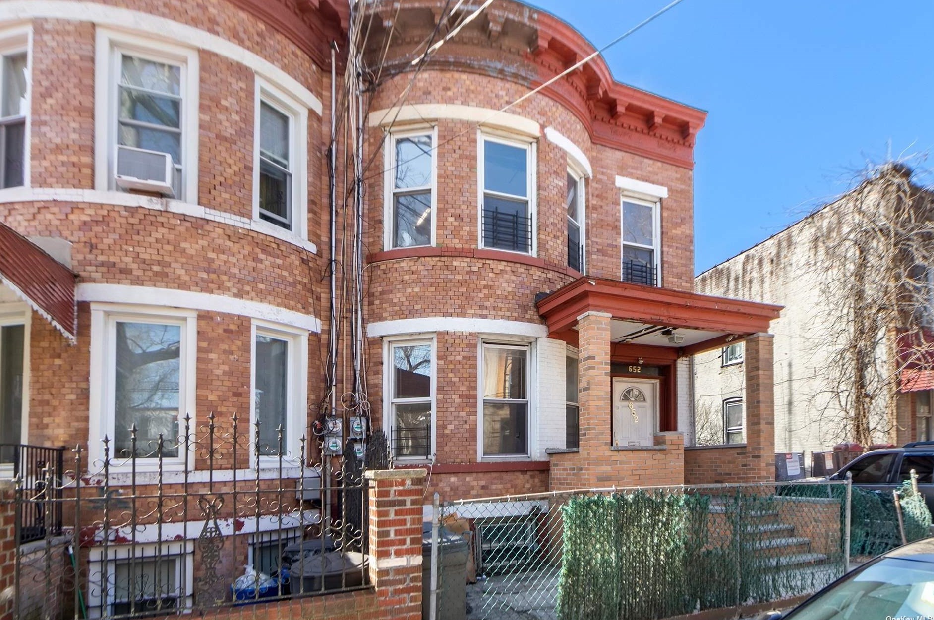 652 Warwick St, Brooklyn, NY 11207-5608