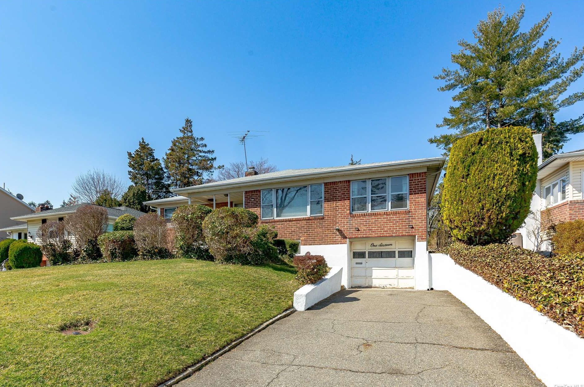 116 Horace Harding Blvd, Great Neck, NY 11020
