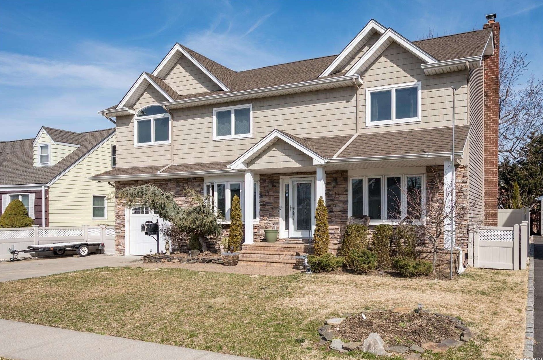 804 Caryl St, Franklin Square, NY 11010-3321