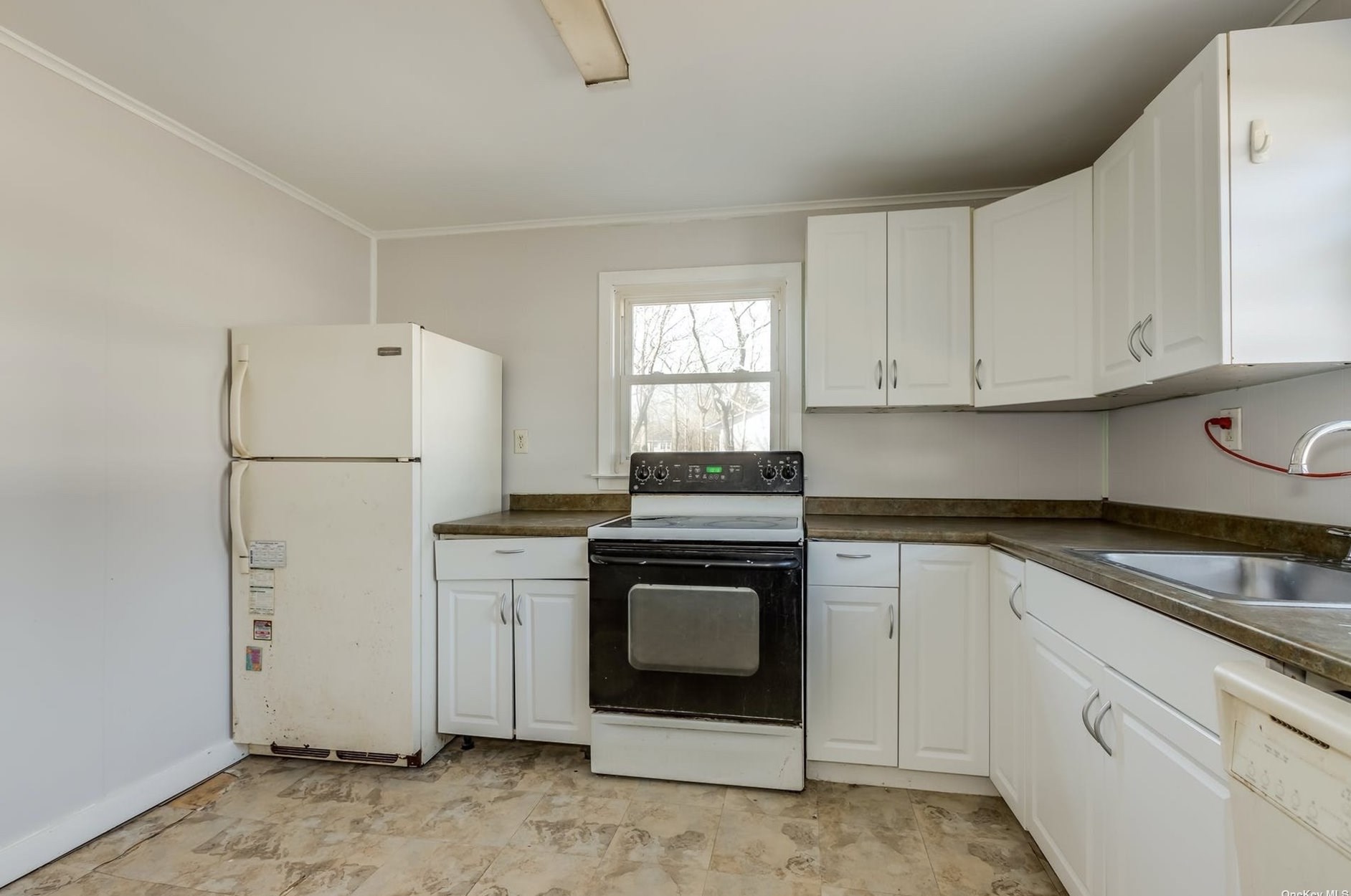 11 Clymer Pl, Manor Park NY  11950-2701 exterior