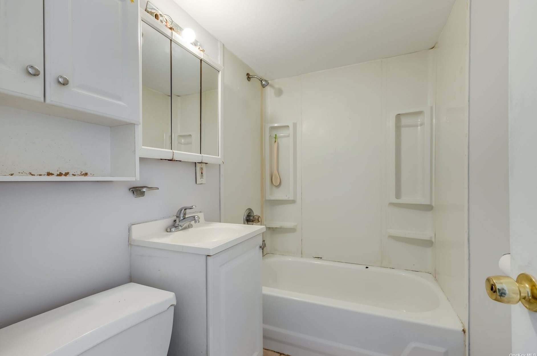 11 Clymer Pl, Manor Park NY  11950-2701 exterior