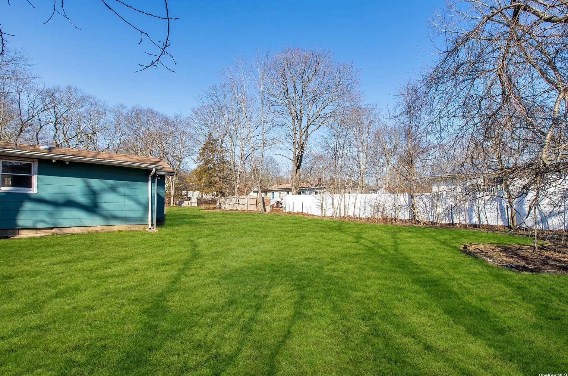 11 Clymer Pl, Manor Park NY  11950-2701 exterior