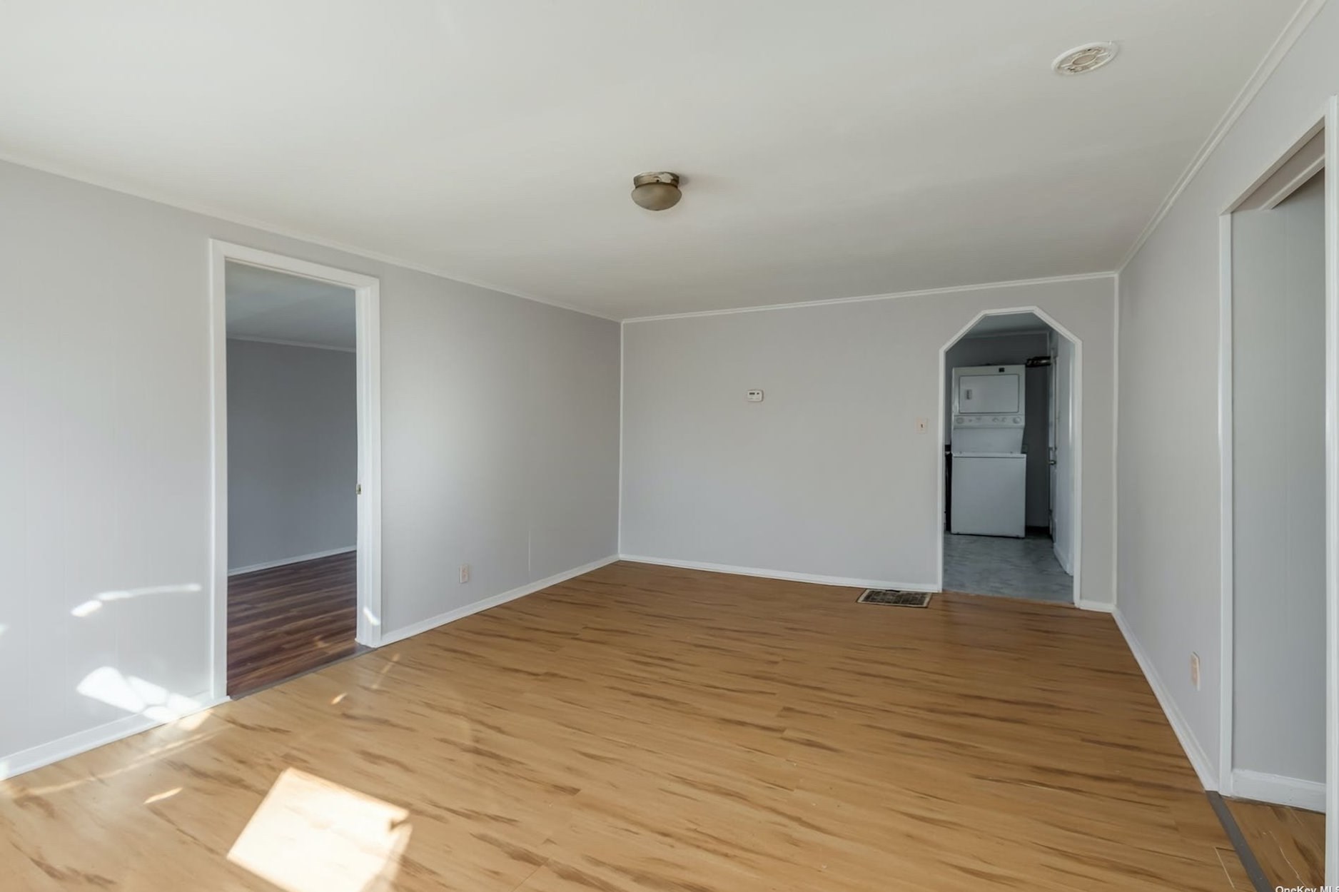 11 Clymer Pl, Manor Park NY  11950-2701 exterior