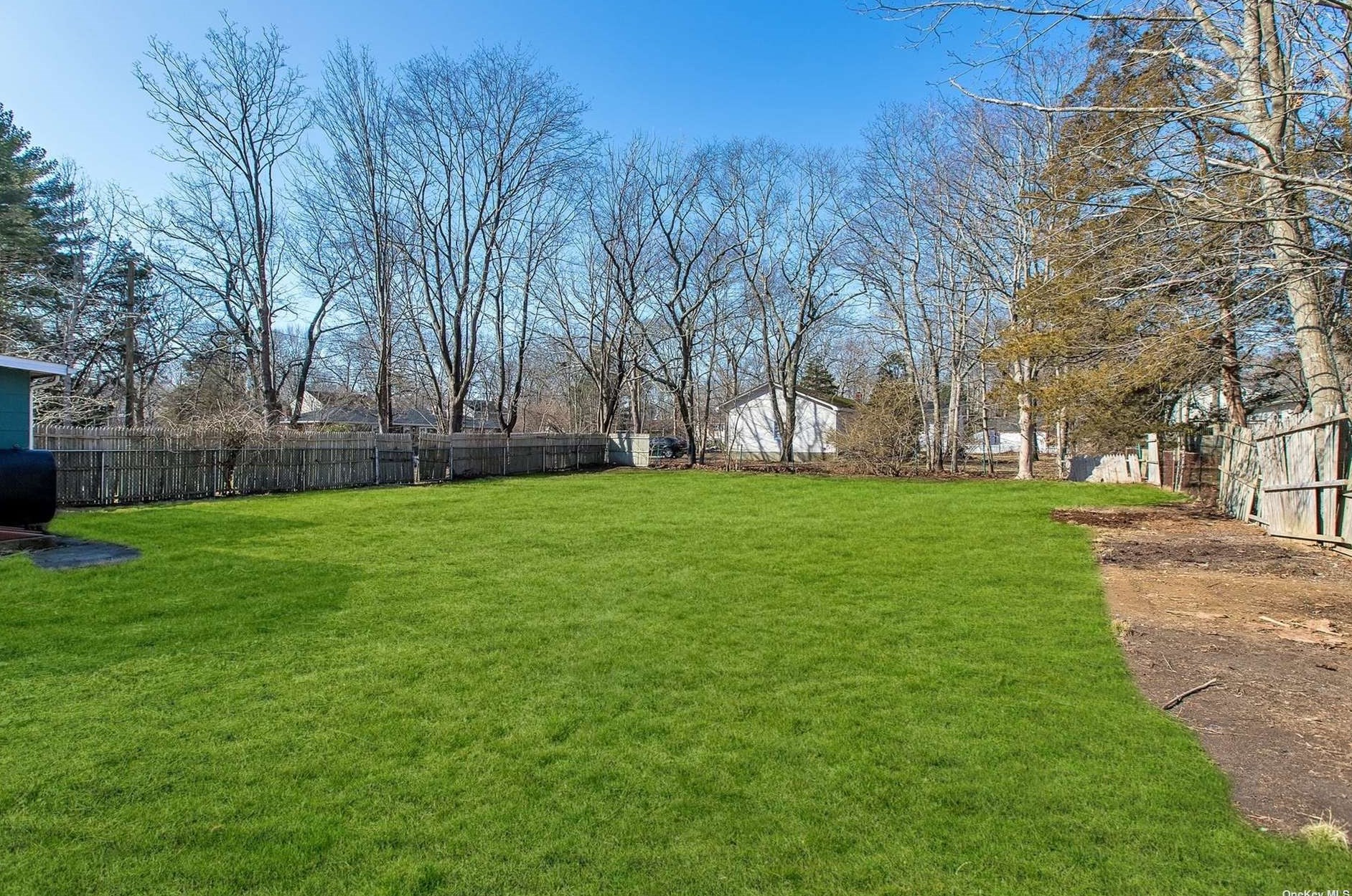 11 Clymer Pl, Manor Park NY  11950-2701 exterior