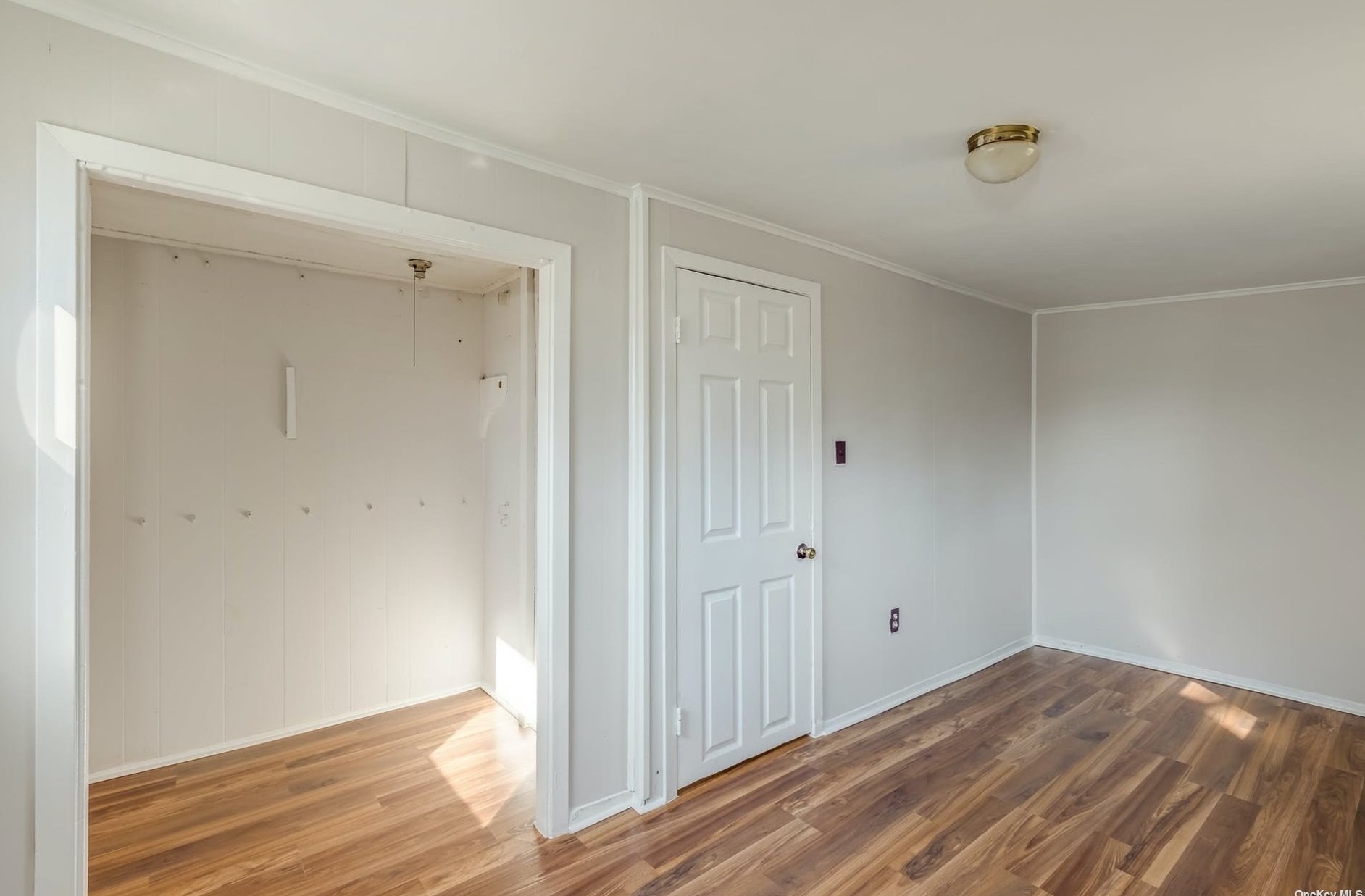 11 Clymer Pl, Manor Park NY  11950-2701 exterior