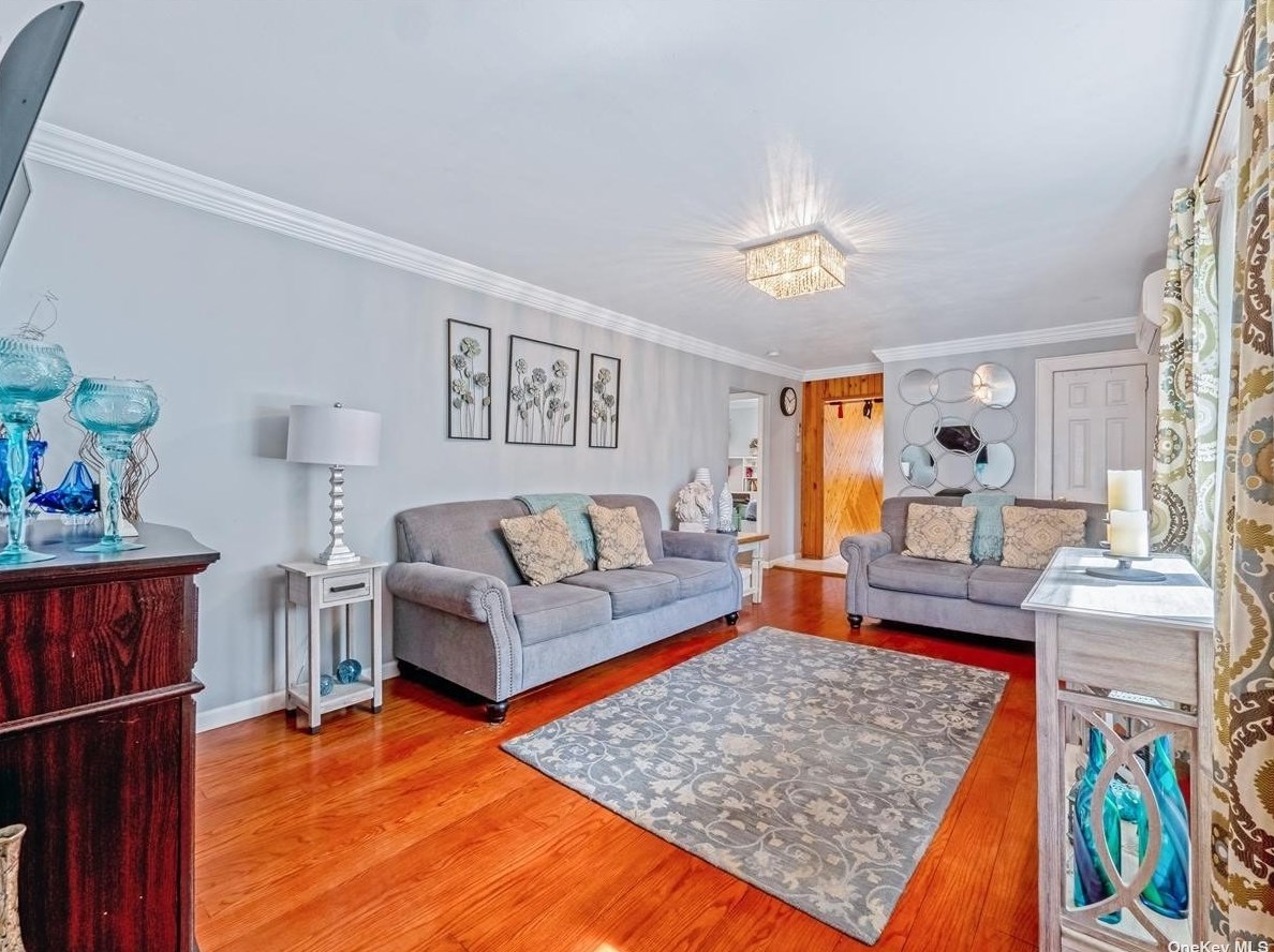 191 Brookside Ave, Freeport, NY 11520-1929