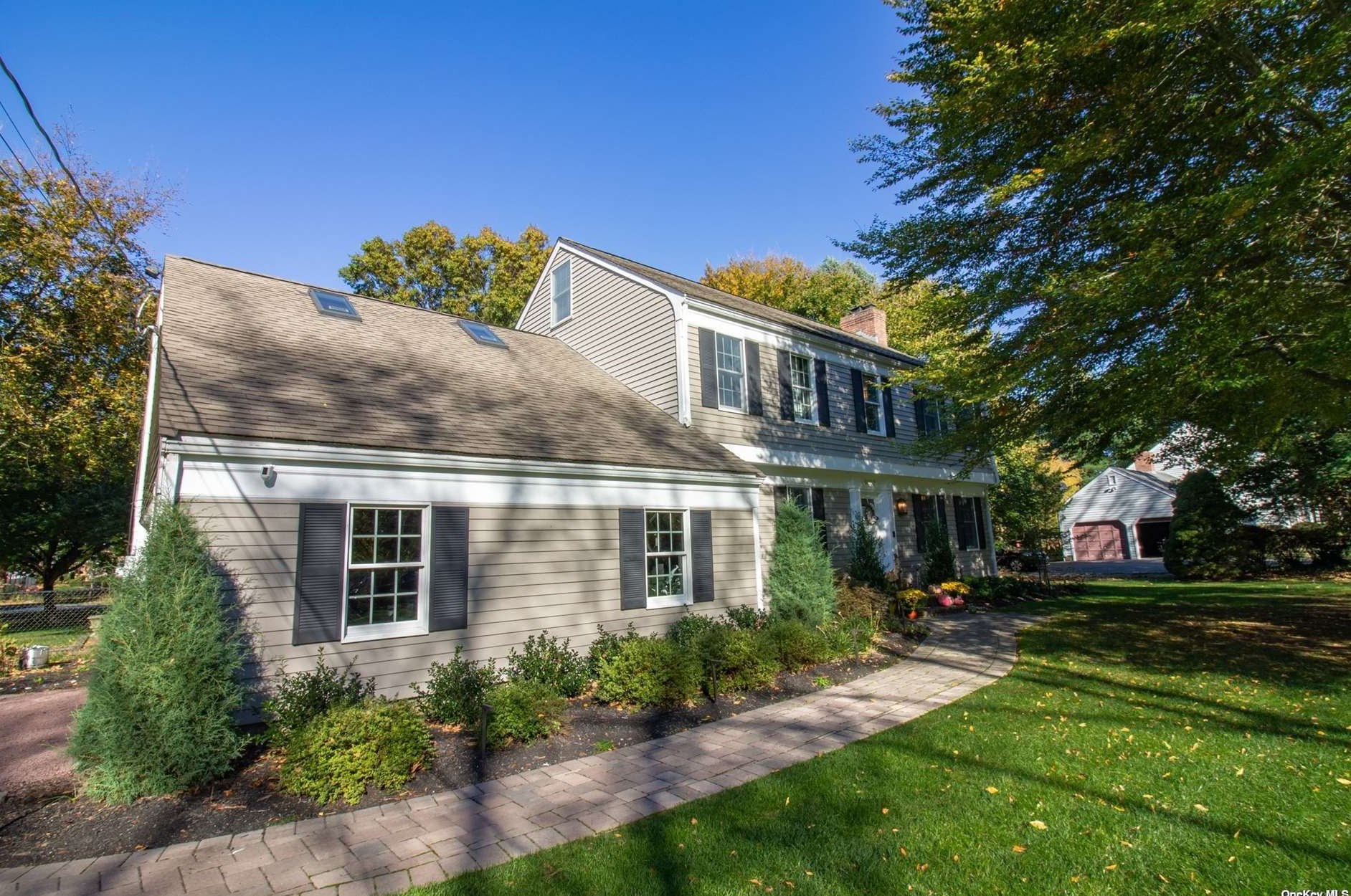 6082 Country Rd, Wildwood NY  11792-1624 exterior