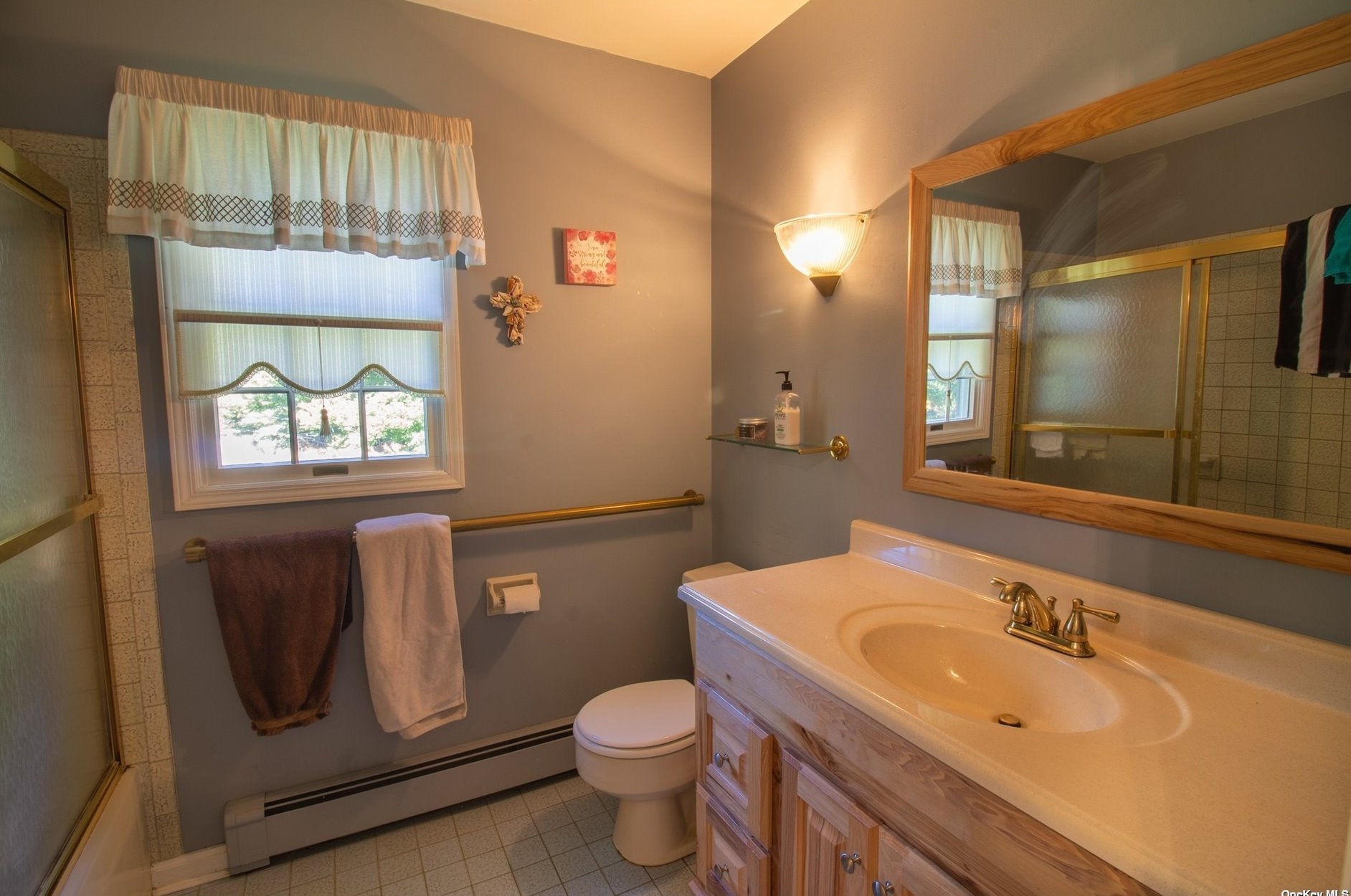 6082 Country Rd, Wildwood NY  11792-1624 exterior
