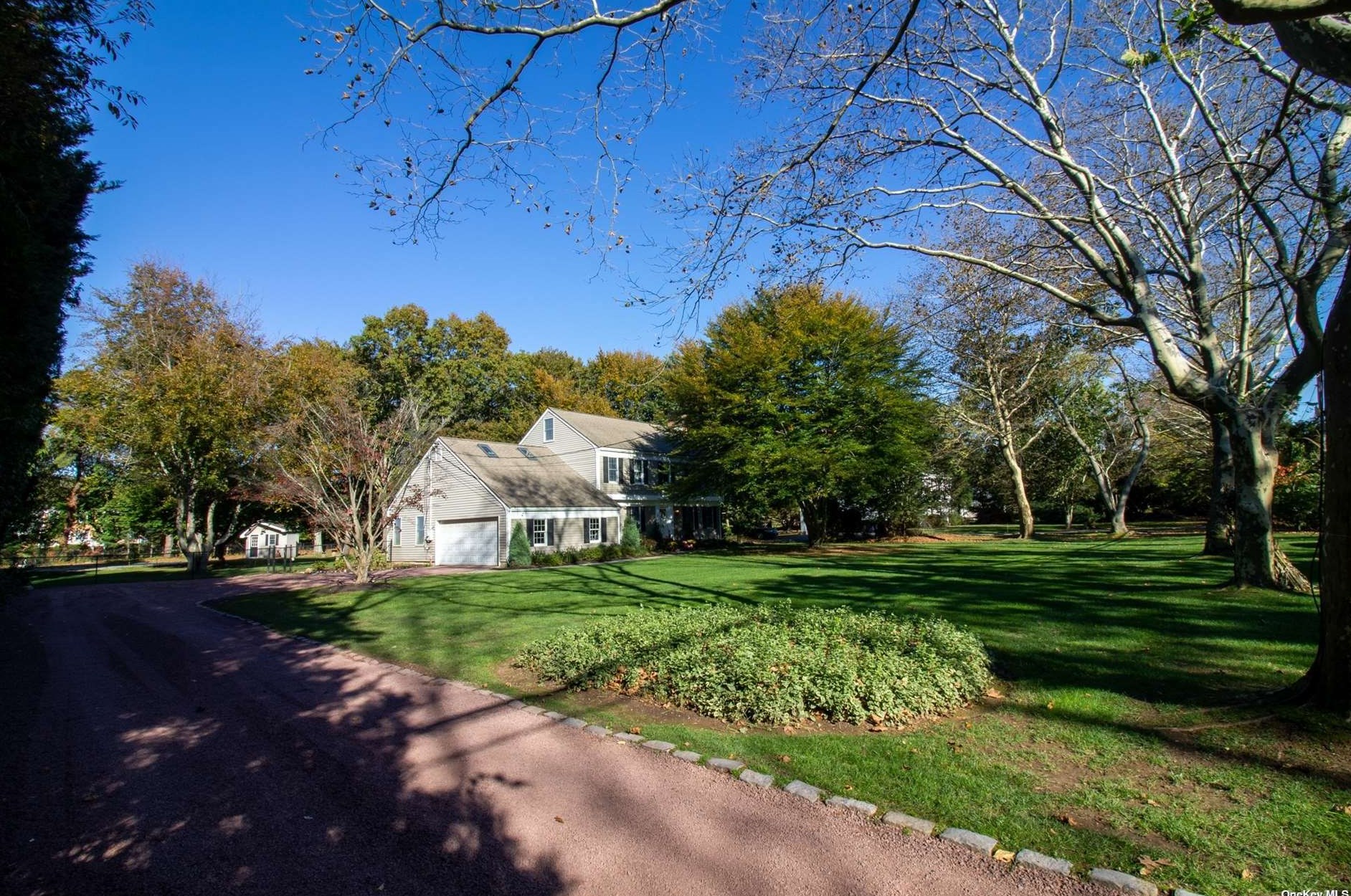 6082 Country Rd, Wildwood NY  11792-1624 exterior
