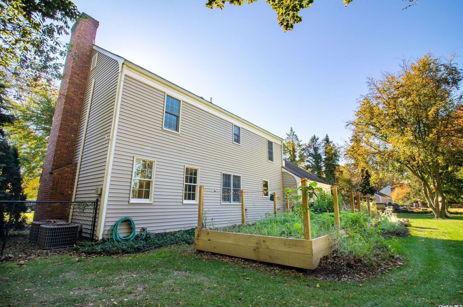 6082 Country Rd, Wildwood NY  11792-1624 exterior