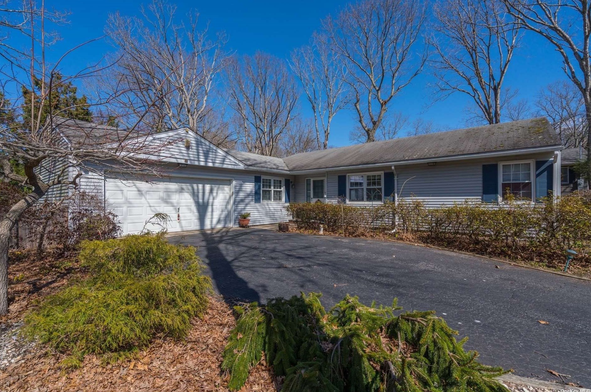3 Ivy Hill Dr, Smithtown, NY 11787-4003