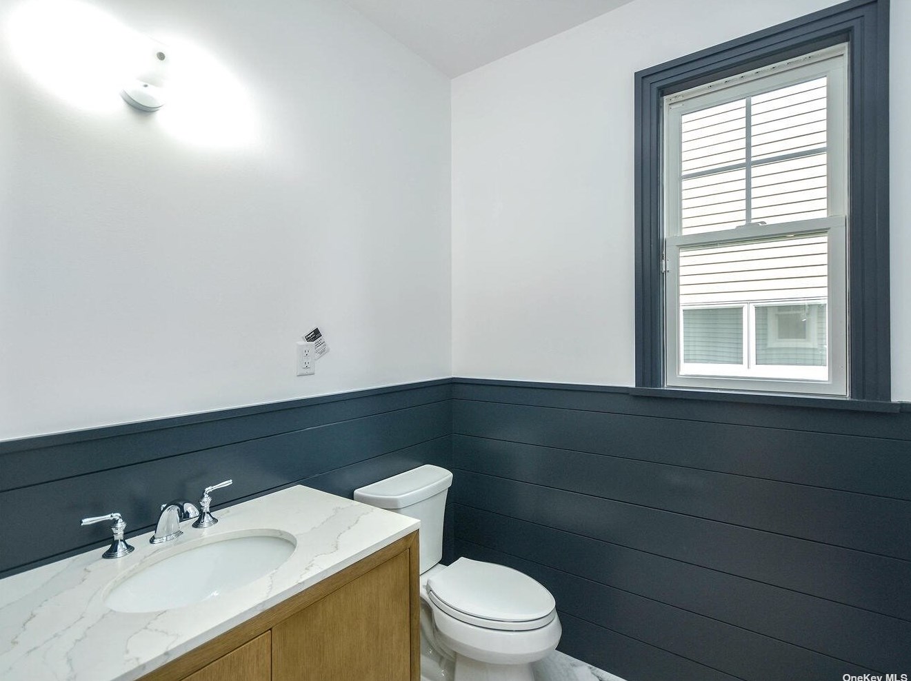 131 Cow Neck Rd, Port Washington NY  11050-1143 exterior