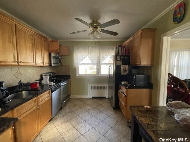 585 Willis St, Hempstead, NY 11550-8016