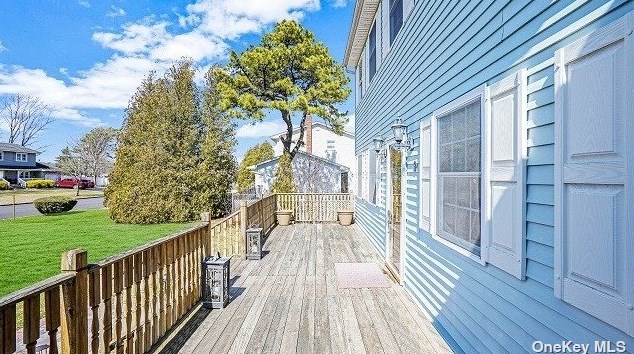 9 Gregg St, Canaan Lake, NY 11772-4592