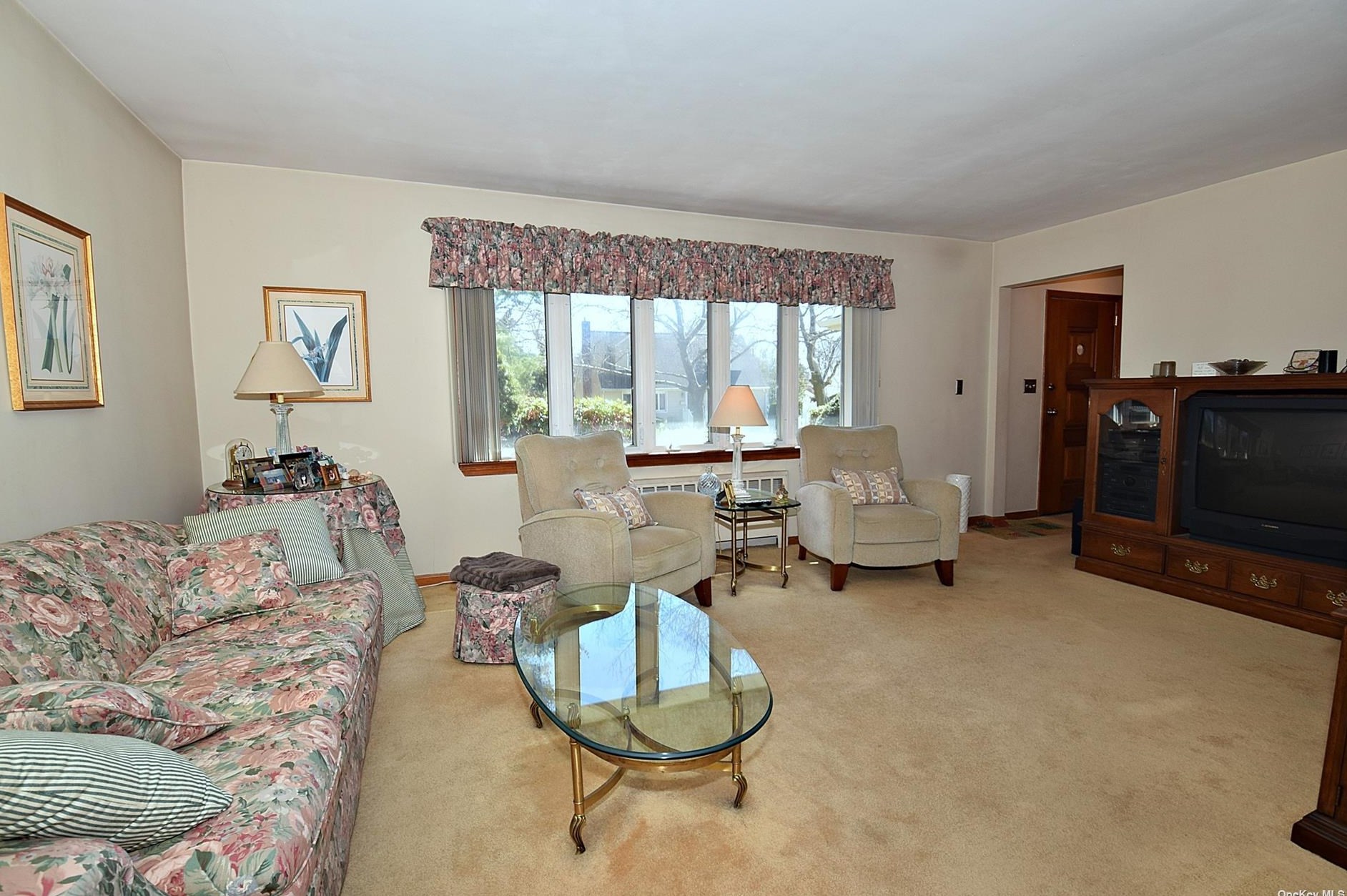 528 Stone Ave, Franklin Square, NY 11010-1225