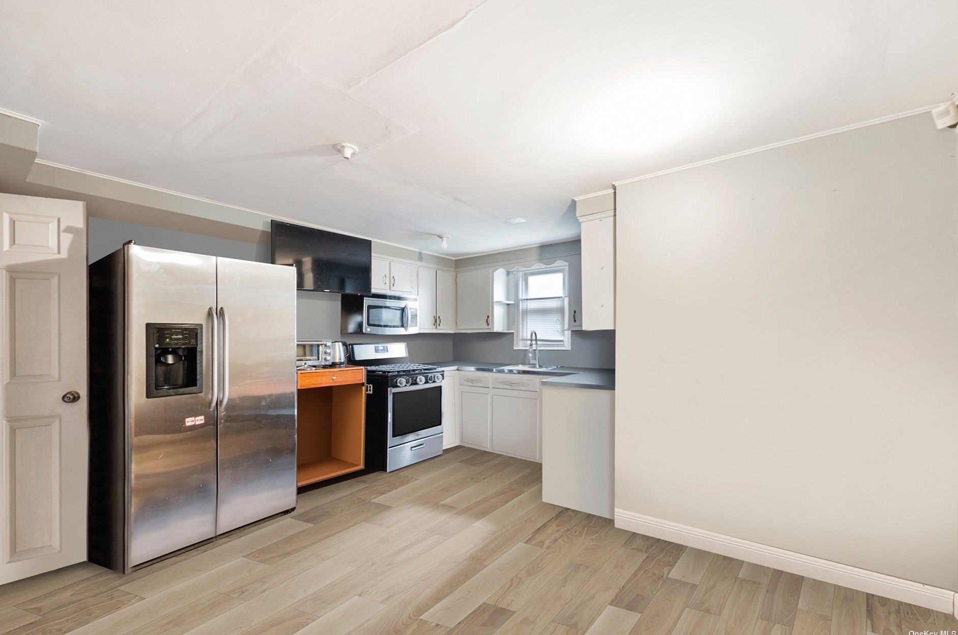 261 Lawson St, Hempstead, NY 11550
