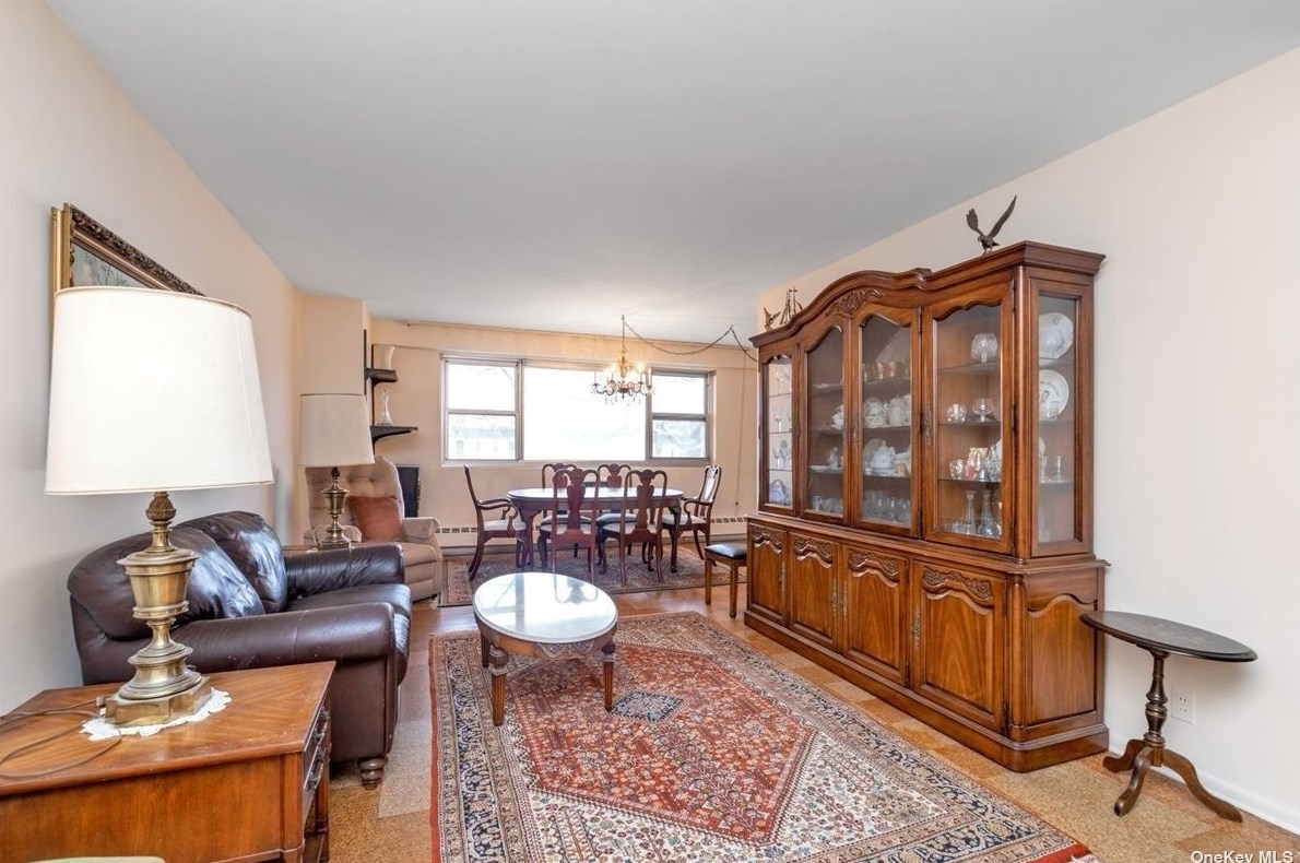 52-30 39th Dr, Flushing, NY 11377-4001