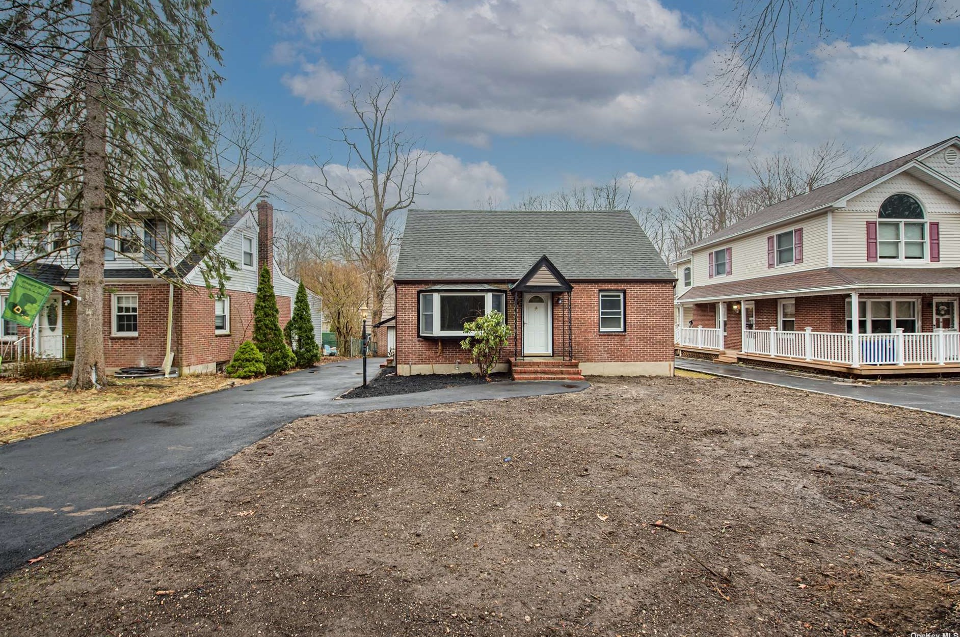 245 Vernon Valley Rd, Northport, NY 11768