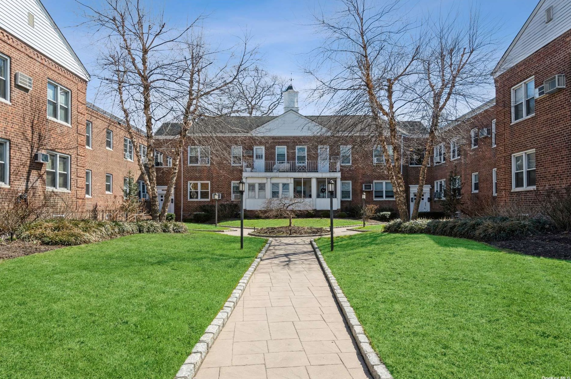 1391 Broadway, Hewlett, NY 11557-1357