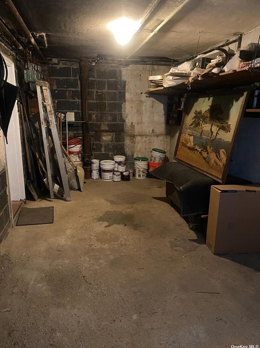 137-14 Booth Memorial Ave, Flushing NY exterior