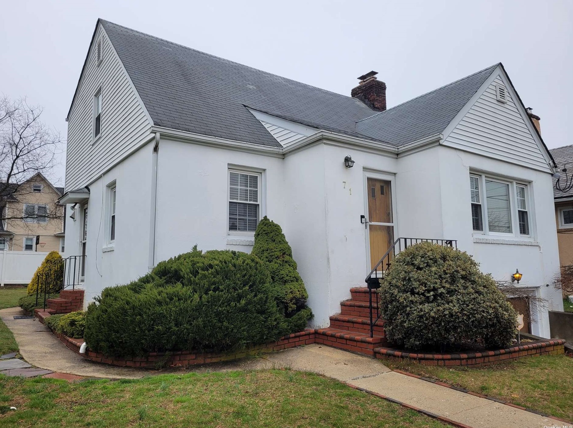 71 Frederick Ave, Freeport, NY 11520-2539