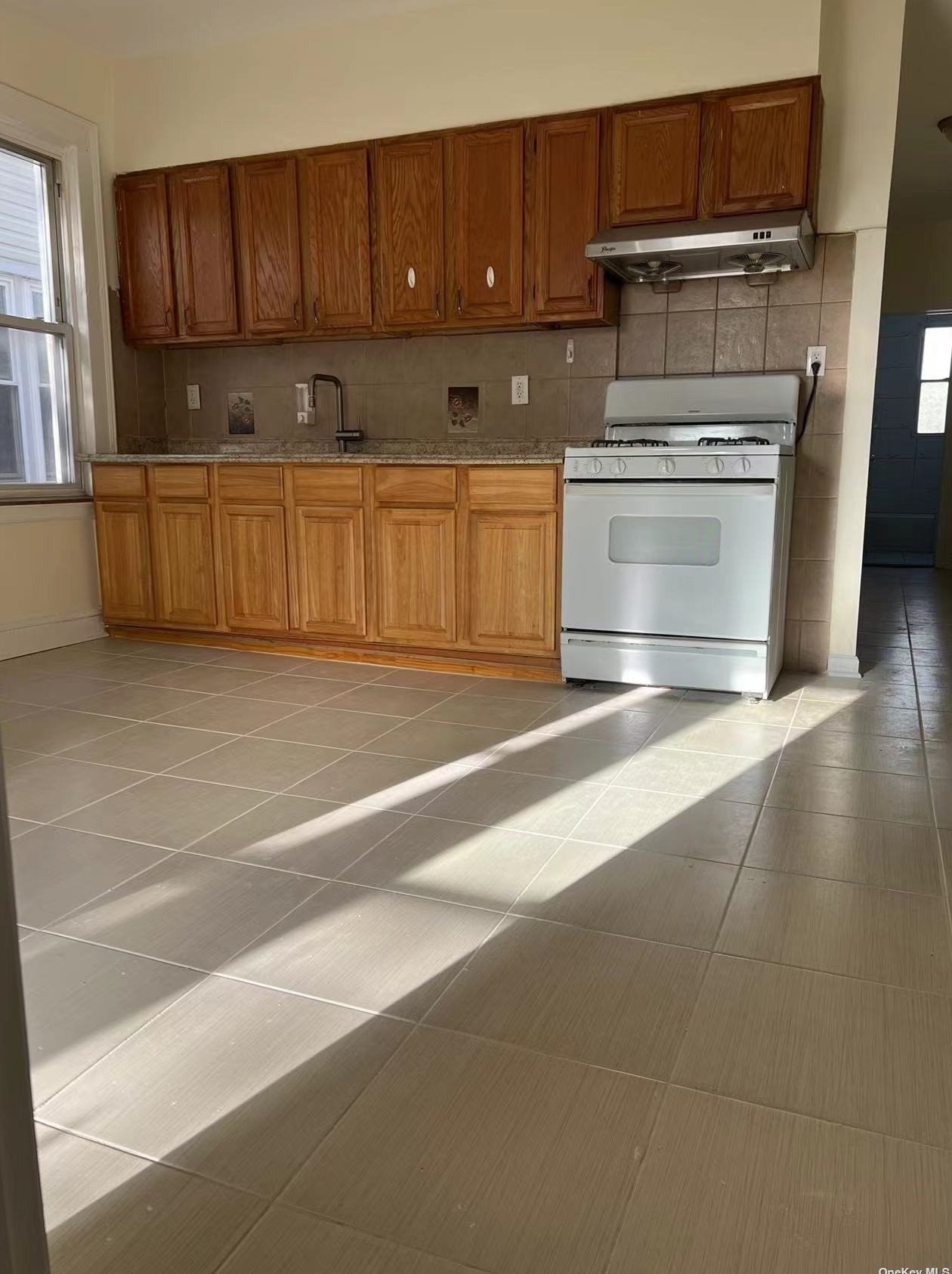 48-05 98th St #1, Flushing, NY 11368
