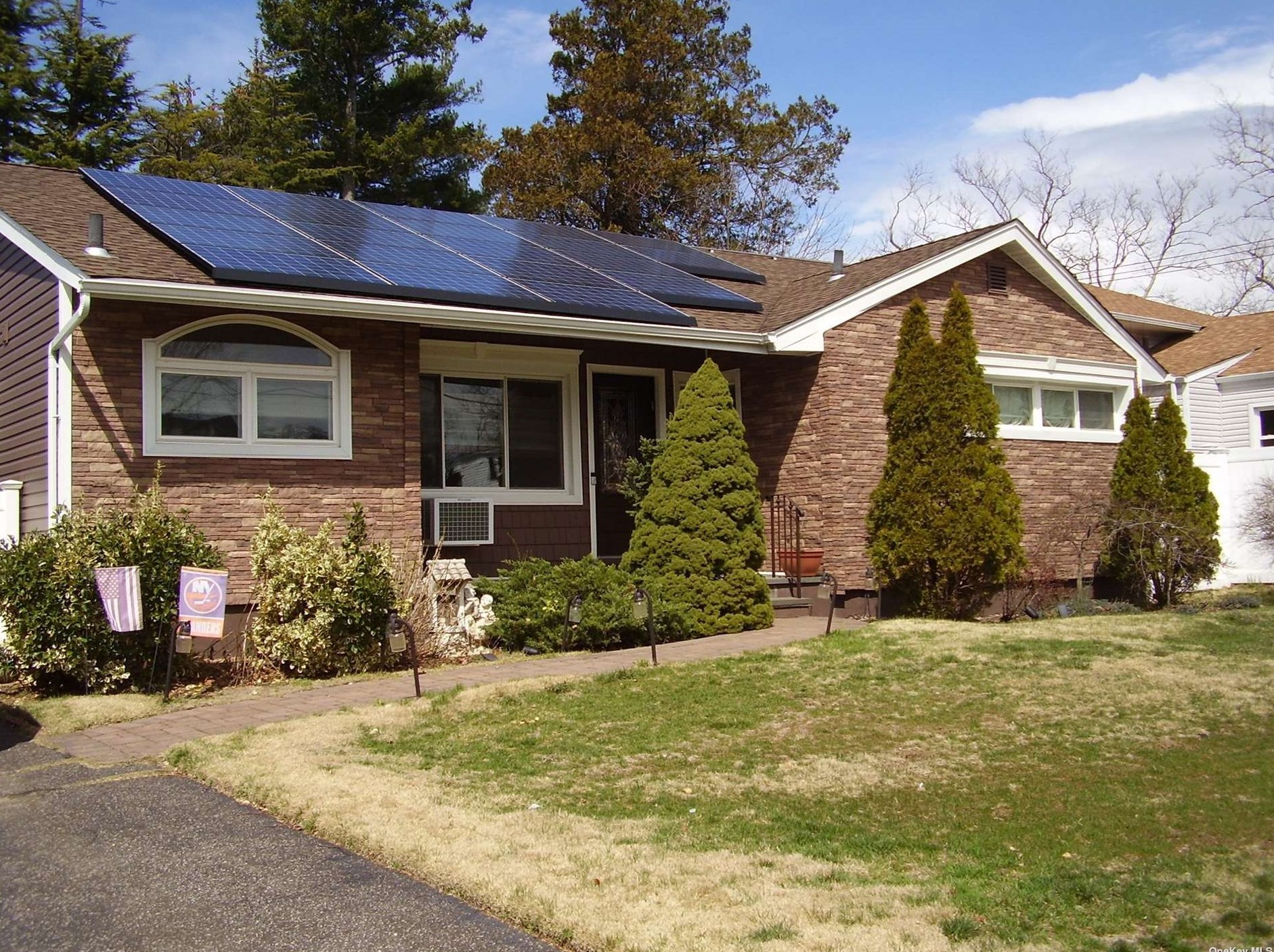 1335 Prospect Ave, Hempstead, NY 11554-4742
