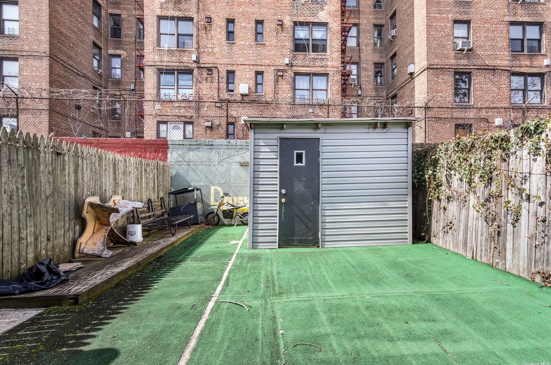 1040 Brooklyn Ave, Brooklyn NY  11203-0040 exterior